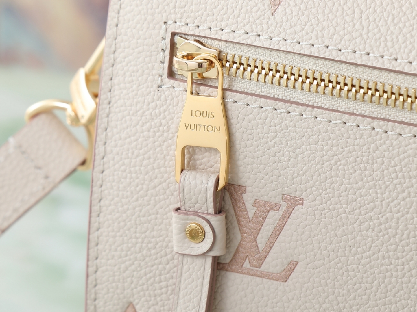 LOUIS VUITTON Pochette Métis Monogram Empreinte Leather - Women Bags