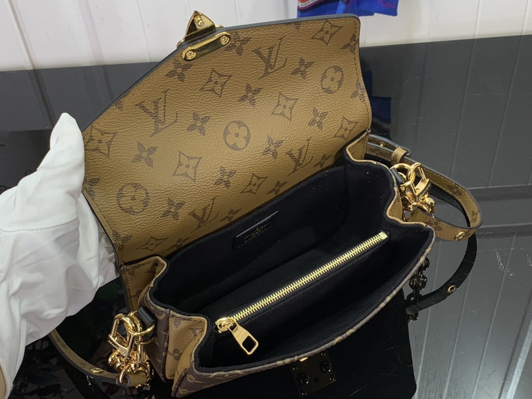 Louis Vuitton Pochette Metis Mini Bag
