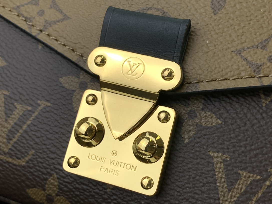 Louis Vuitton Pochette Metis Mini Bag