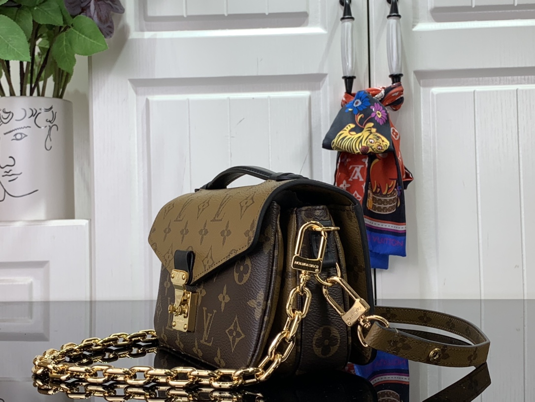 Louis Vuitton Pochette Metis Mini Bag