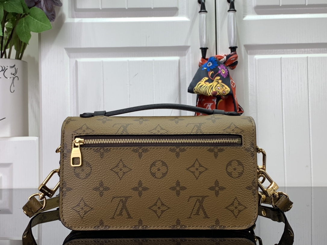 Louis Vuitton Pochette Metis Mini Bag
