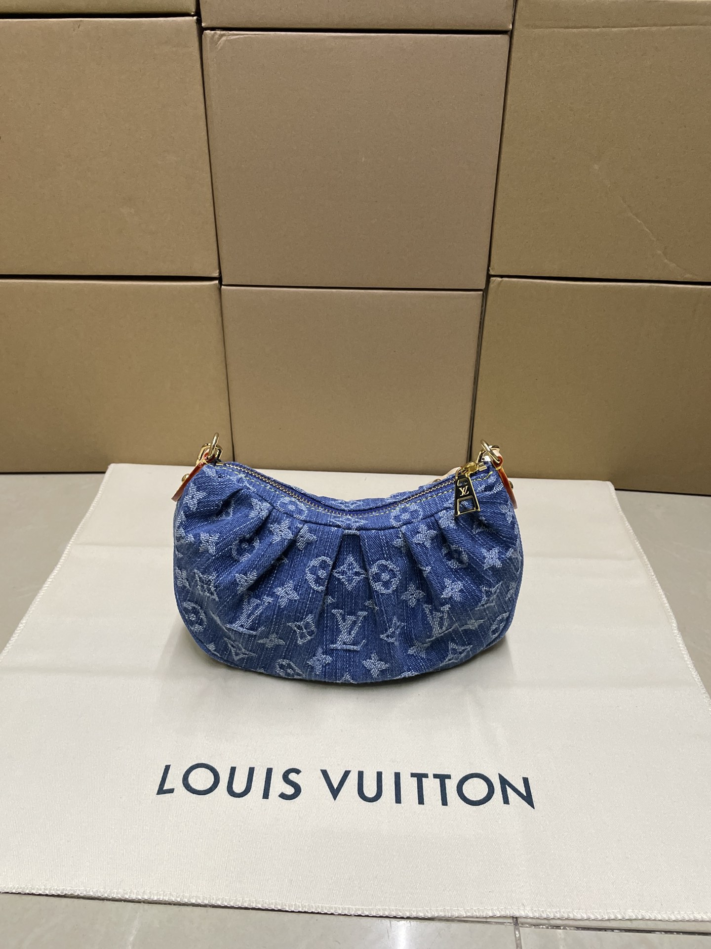 Louis Vuitton Pochette Valley Monogram Denim - Women - Small Leathe