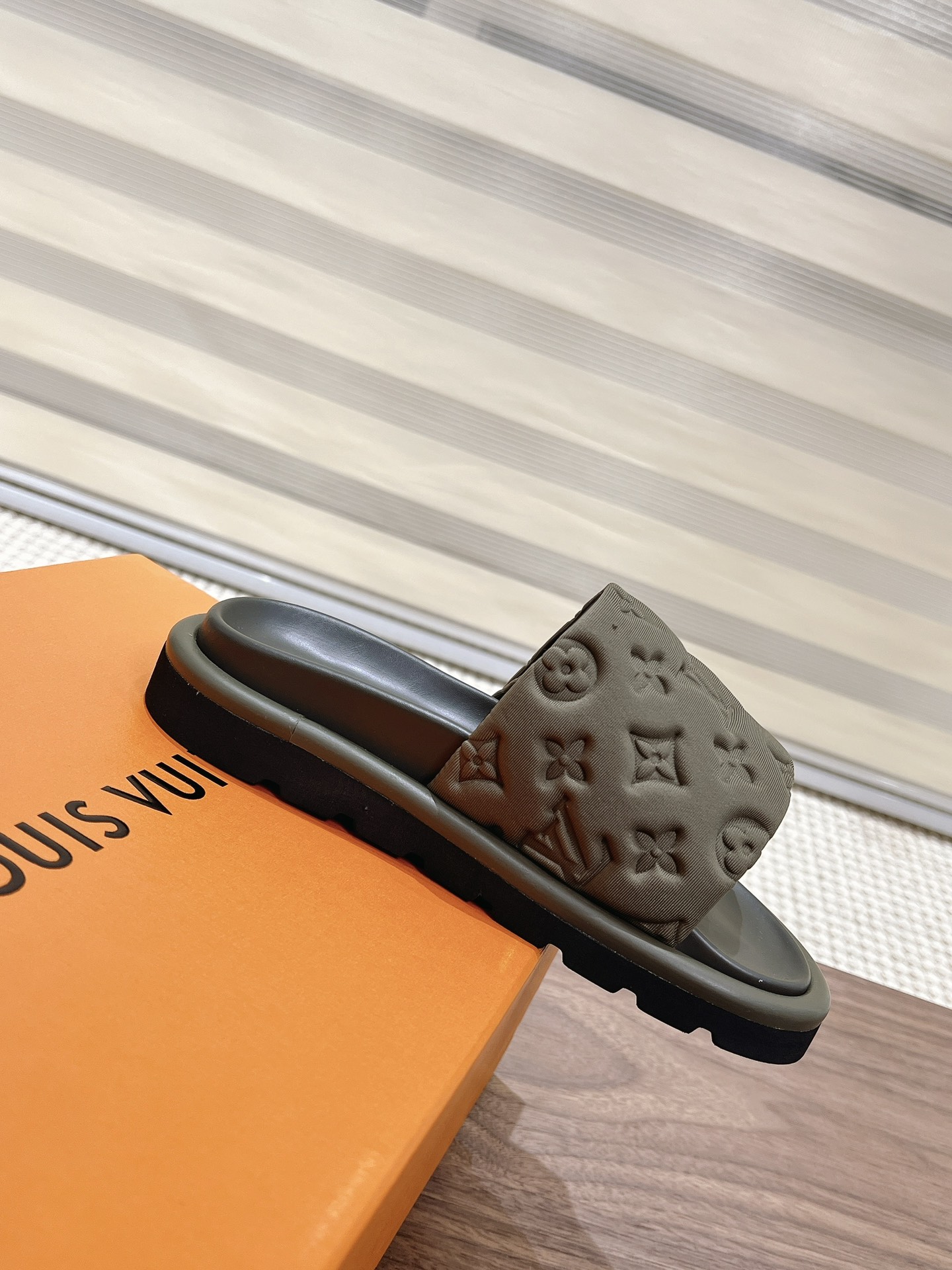 LOUIS VUITTON POOL PILLOW COMFORT MULE