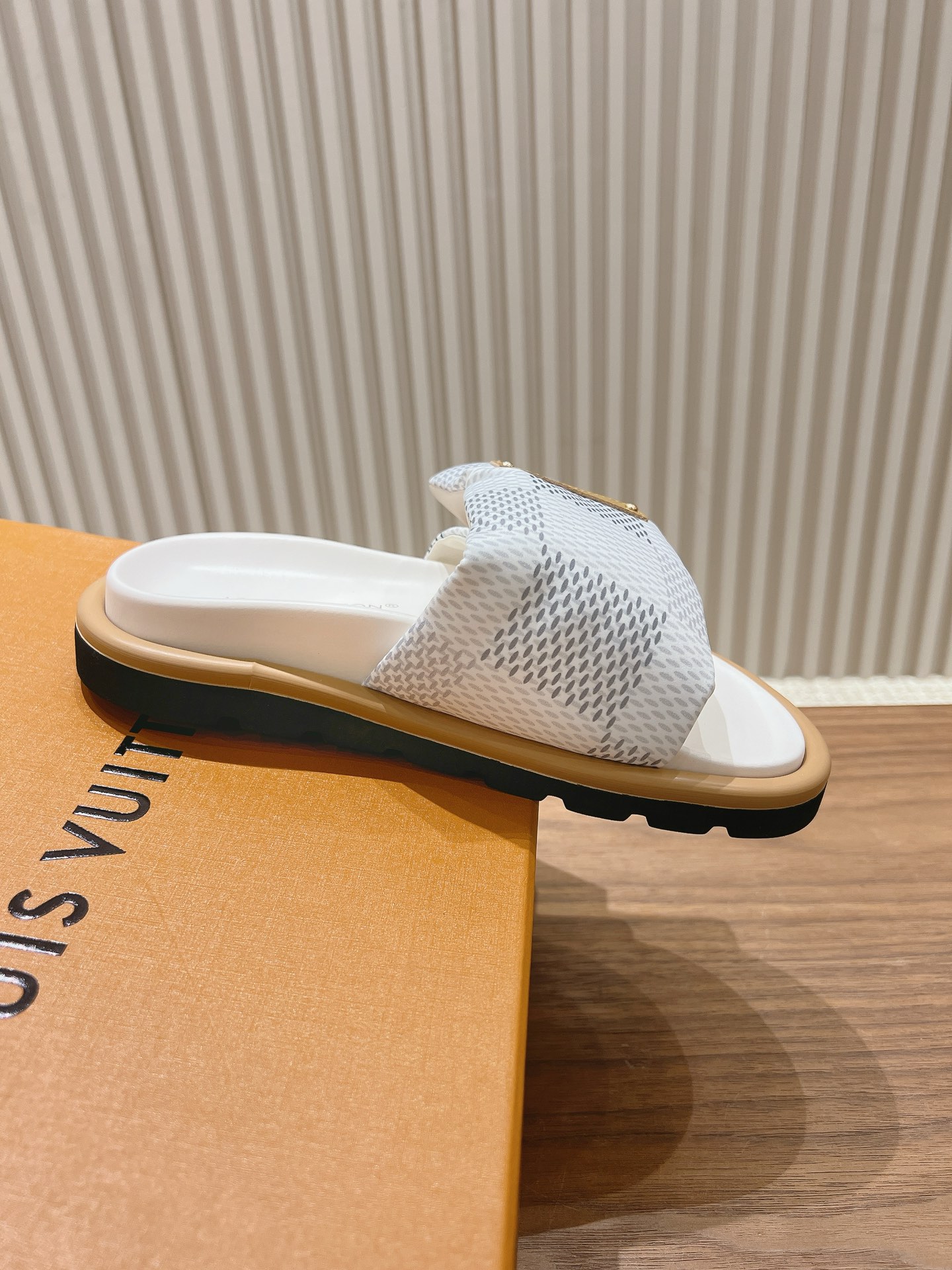Louis Vuitton Pool Pillow Flat Comfort Mule Light white