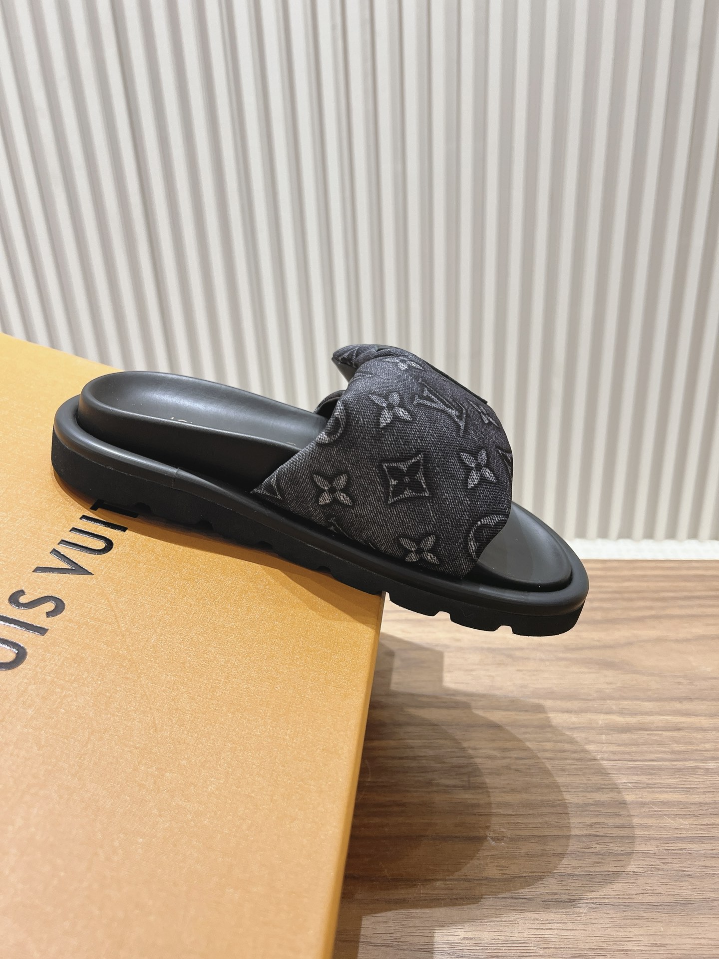 Louis Vuitton Pool Pillow Flat Comfort Mule - Shoes | LOUIS VUITTON