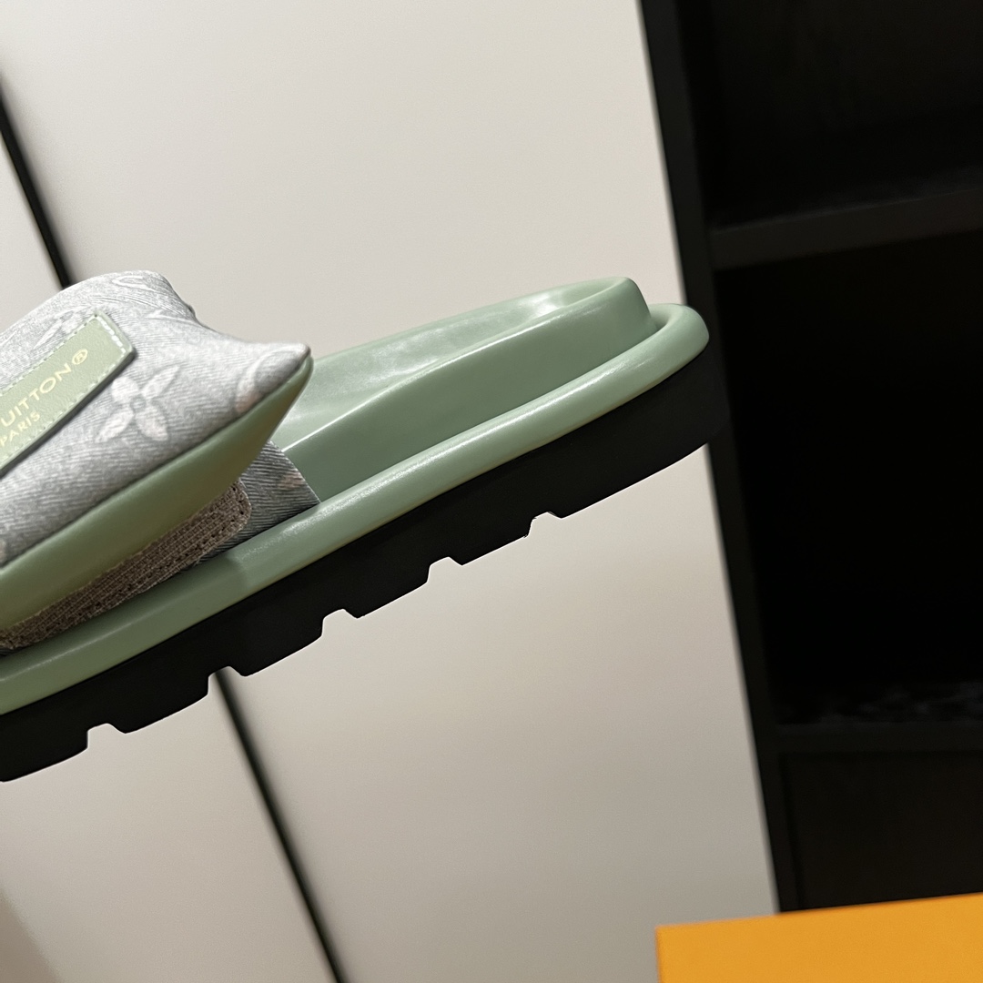 Louis Vuitton Pool Pillow Flat Comfort Mule - Women - Shoes | LOUIS VUITTON