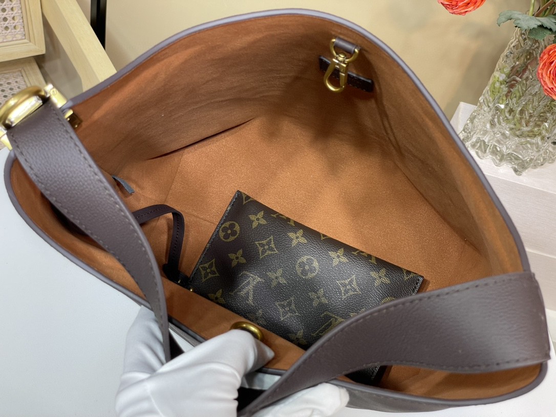 Louis Vuitton Pre-Owned 2021 Low Key MM Shoulder Bag