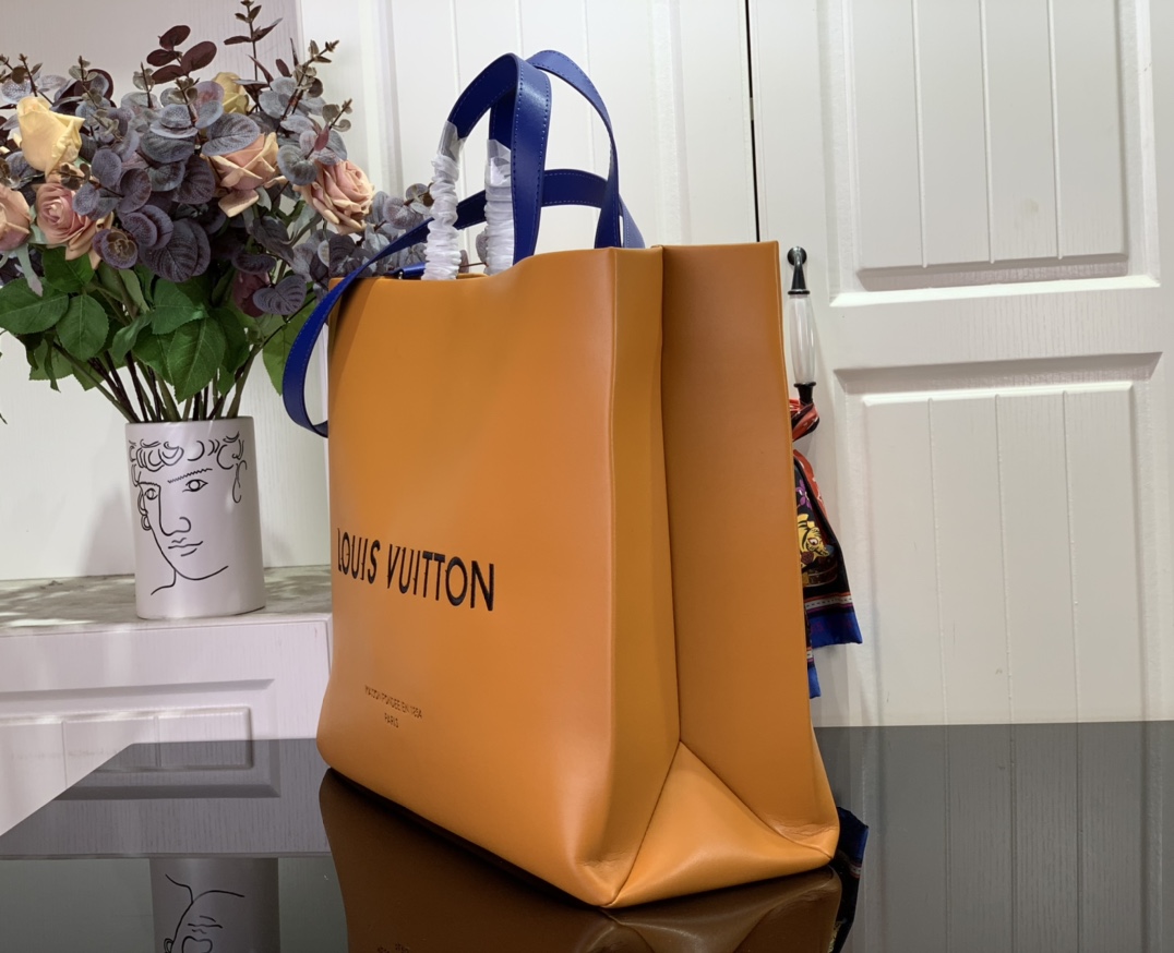 Louis Vuitton Pre-Owned 2021 Shopper MM Tote Bag | Orange
