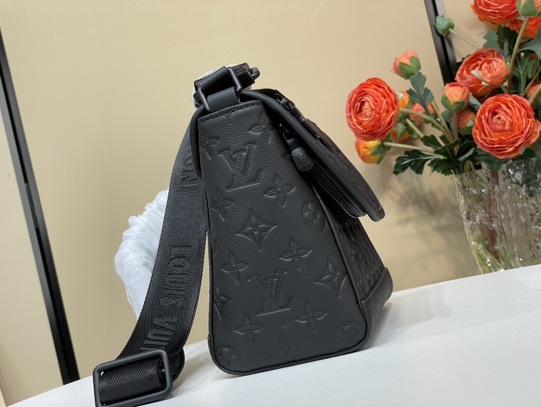 Louis Vuitton Pulse Messenger G65 - Bags and Small Leather Goods