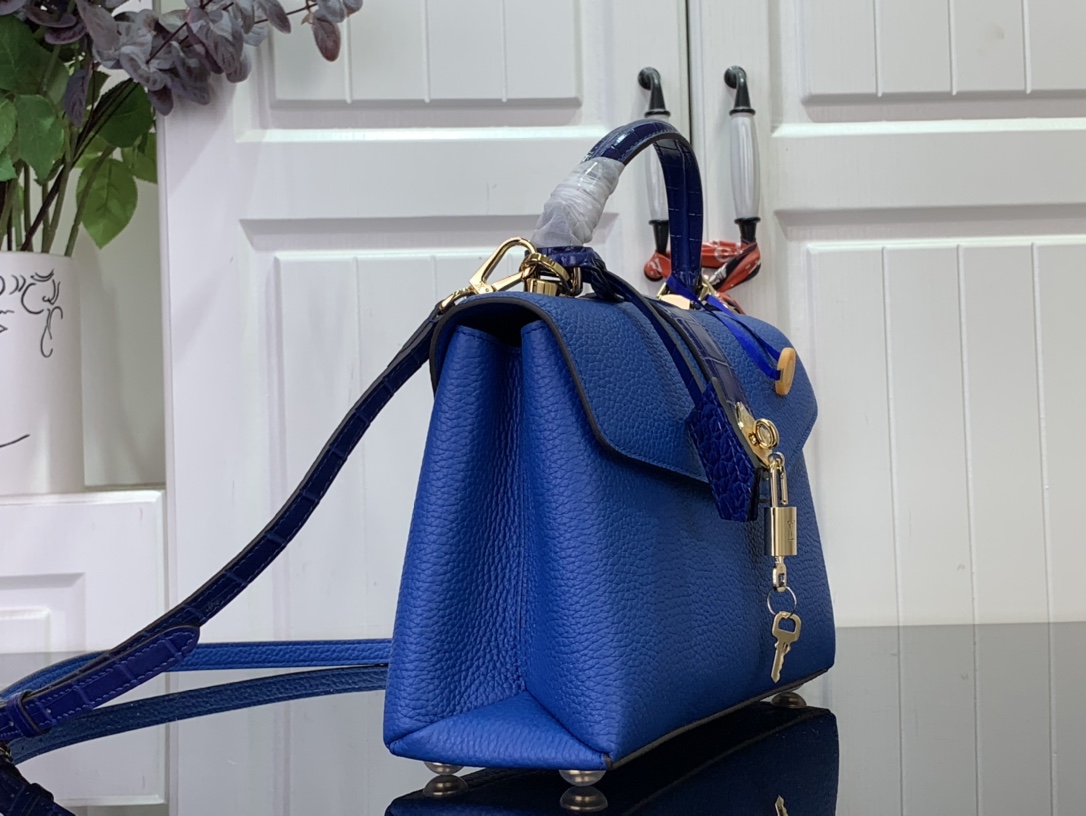 Louis Vuitton Rose Des Vents Mini L09 - Handbags | LOUIS VUITTON