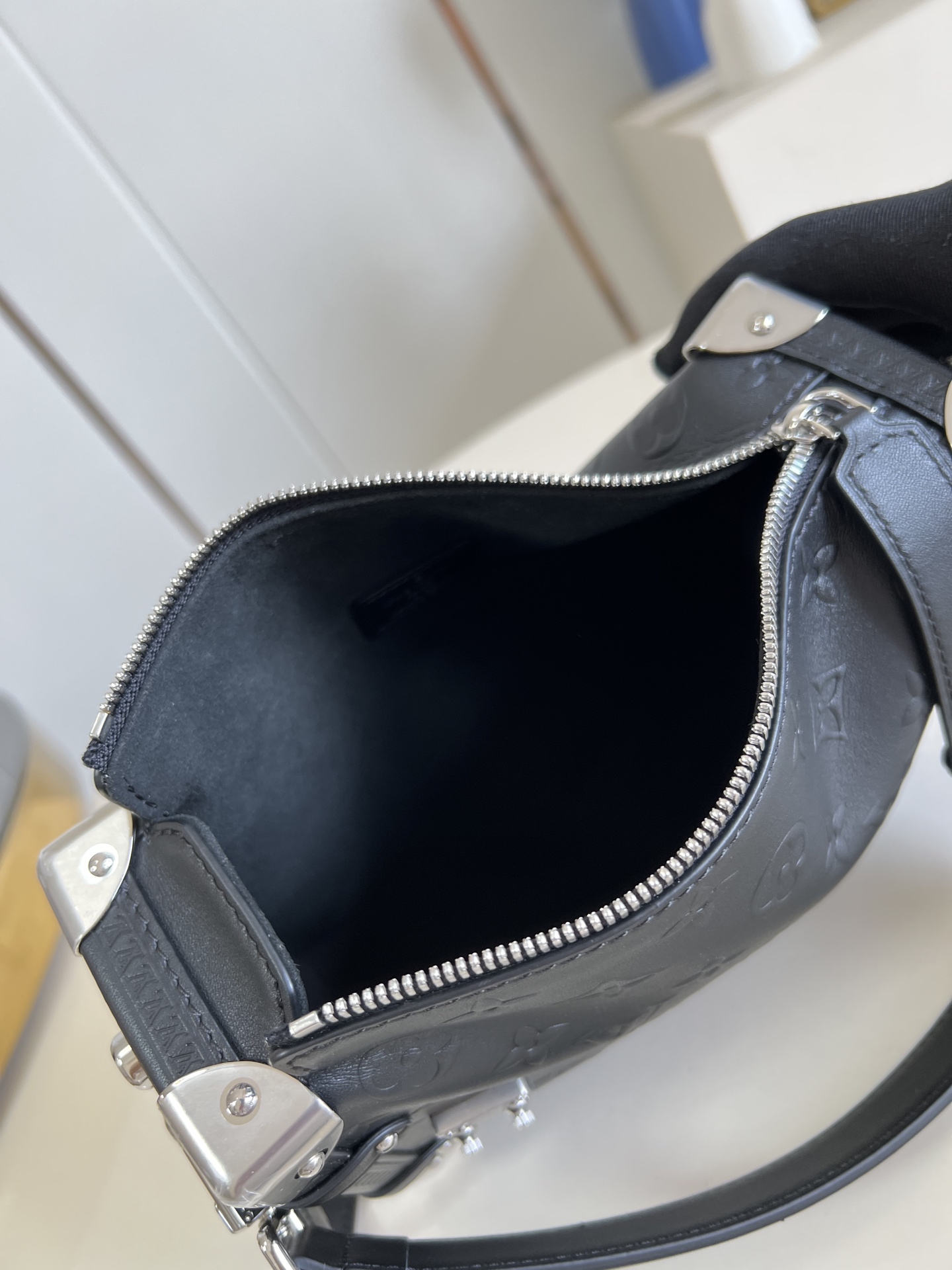 Louis Vuitton Side Trunk Bag MM H27 Black