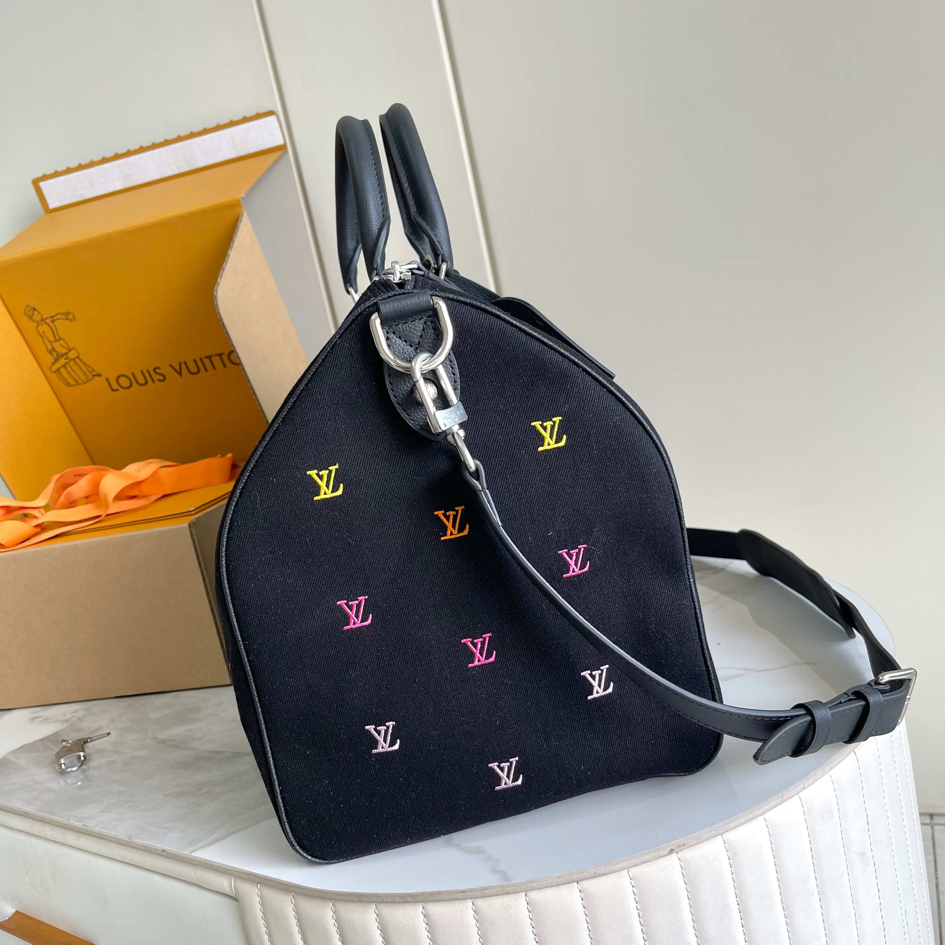 Louis Vuitton Speedy 40 Bandoulière Handbag M14136