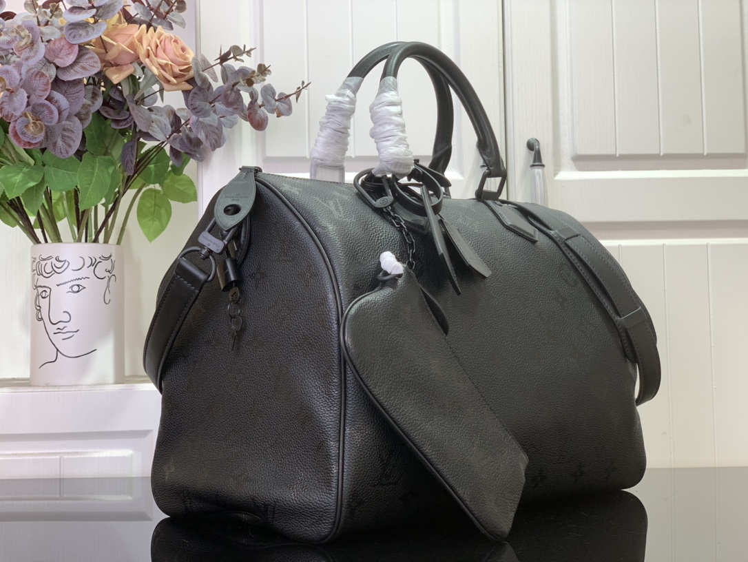 Louis Vuitton Speedy P9 Bandouliere 40 Ultra Black