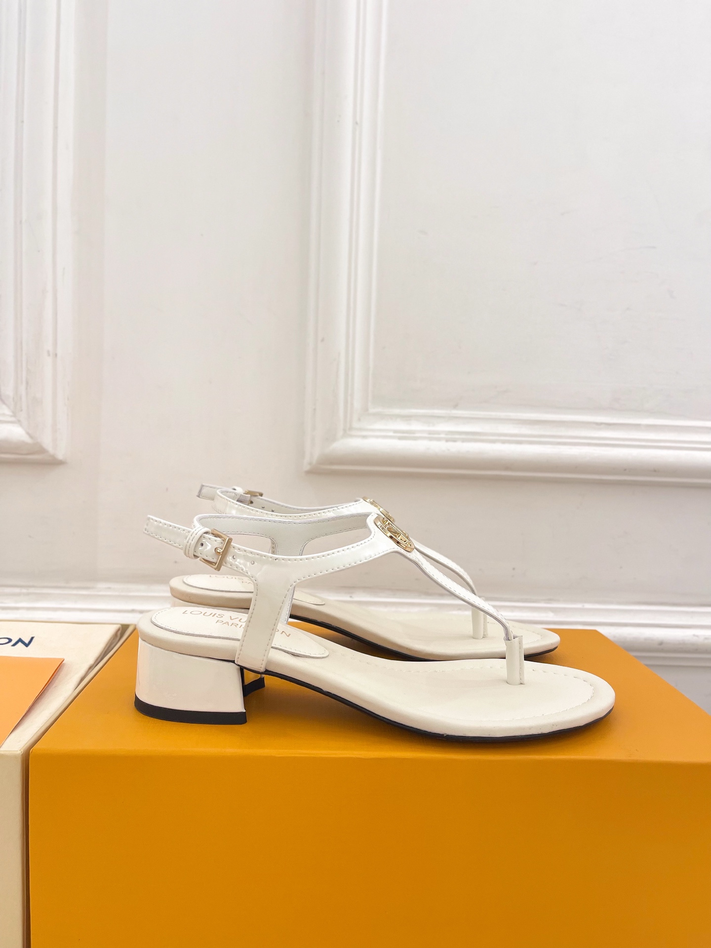 Louis Vuitton Sunkiss Sandal white- Women - Shoes | LOUIS VUITTON