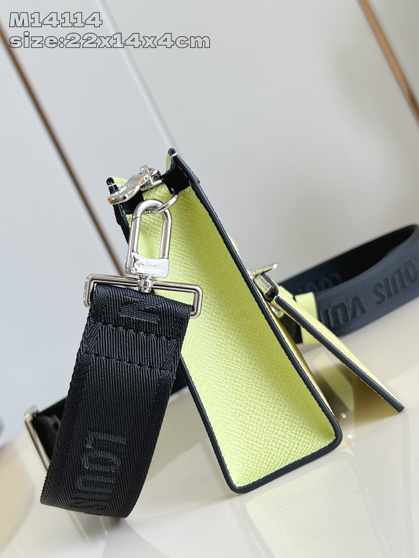 Louis Vuitton Taiga Lama Coin card holder M14109 Yellow Coin