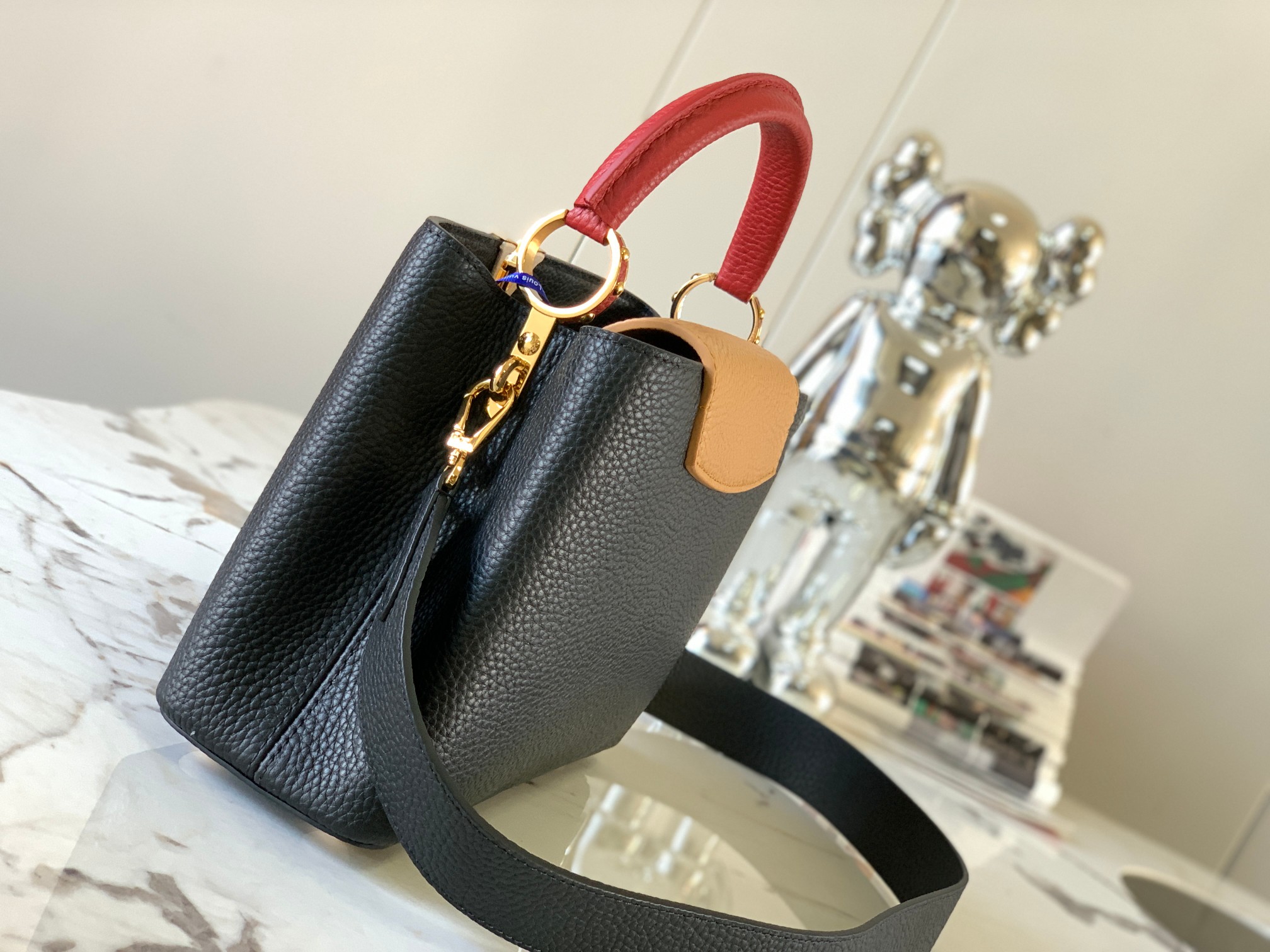 LOUIS VUITTON Taurillon Capucines MM Black Arizona