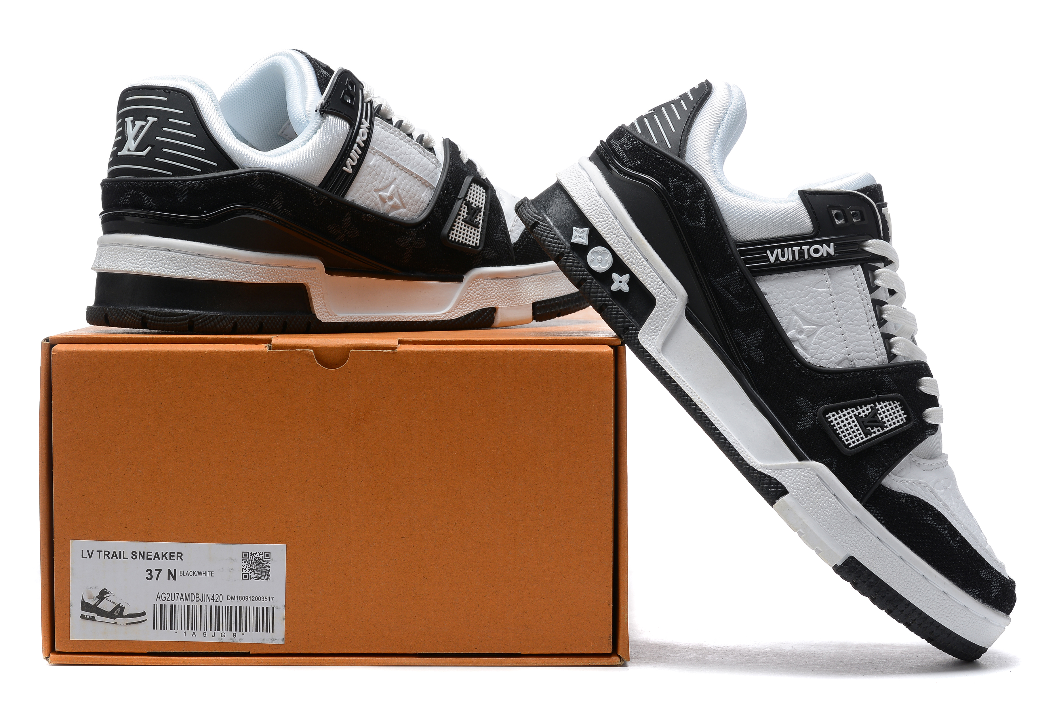 Louis Vuitton Trainer White Black