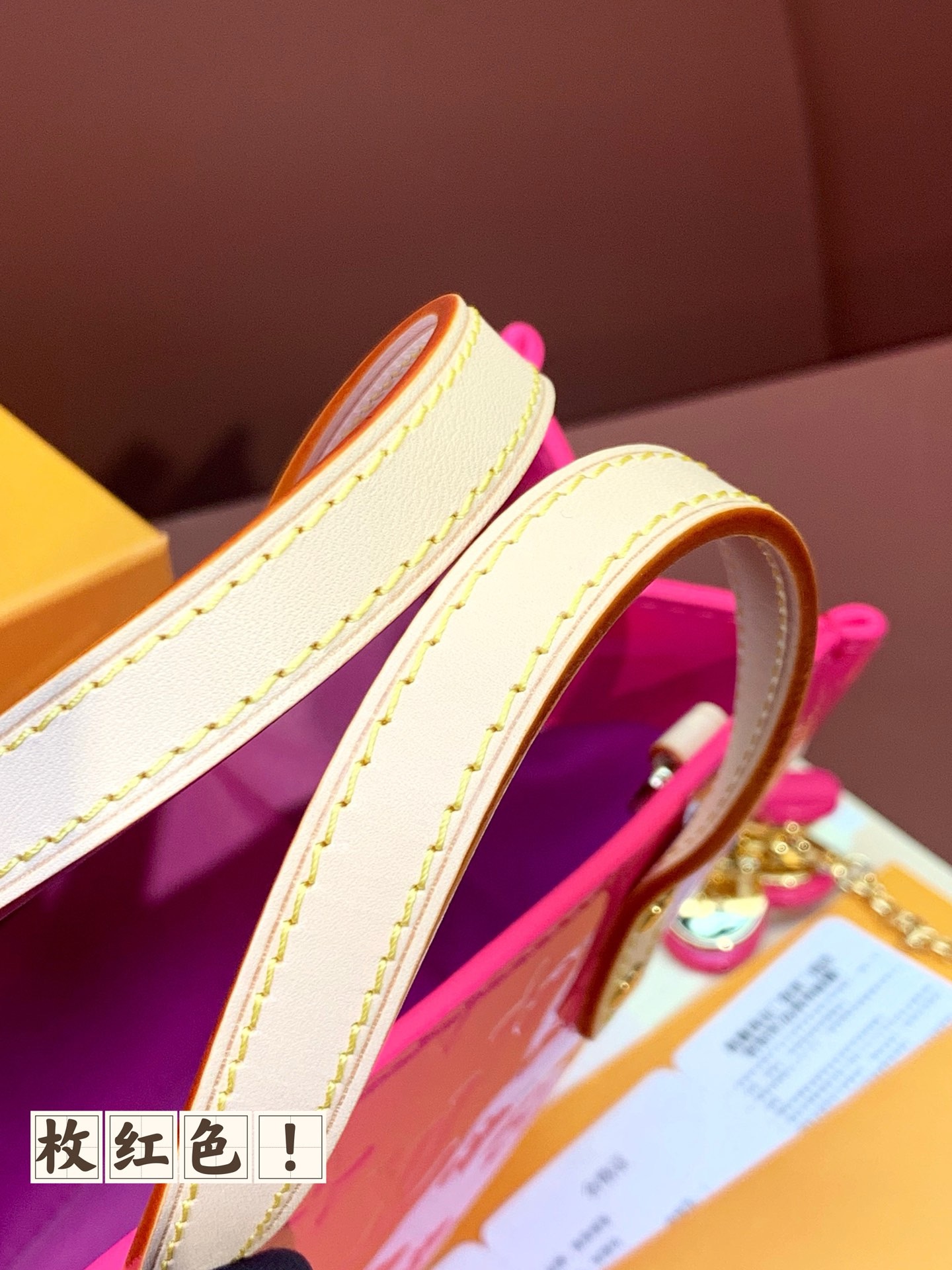 LOUIS VUITTON Vernis Reade PM NM Neon Pink