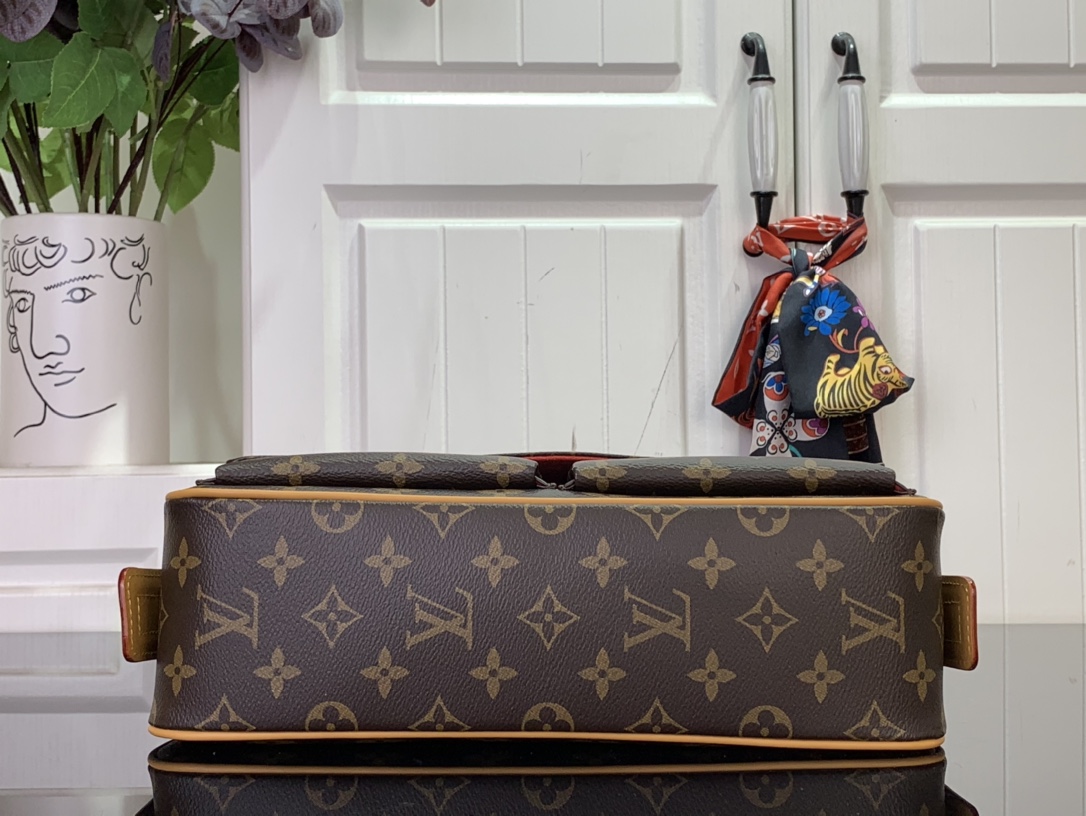 LOUIS VUITTON Vivacite MM shoulder bag Monogram M511