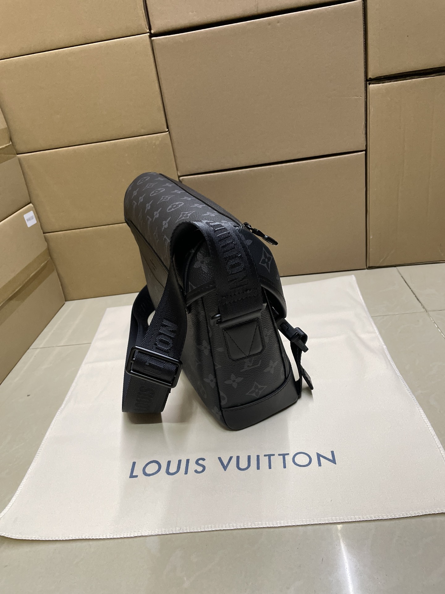 LOUIS VUITTON Voyager PM G65 Messenger Bag Black
