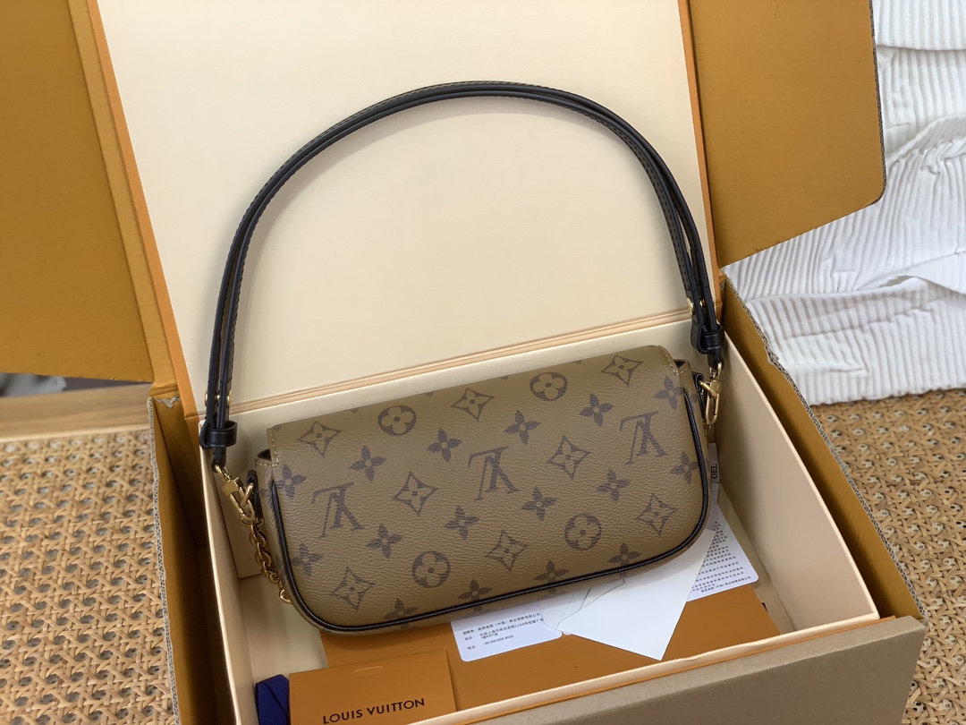 LOUIS VUITTON Wallet On Chain Ivy Monogram Reverse Brown