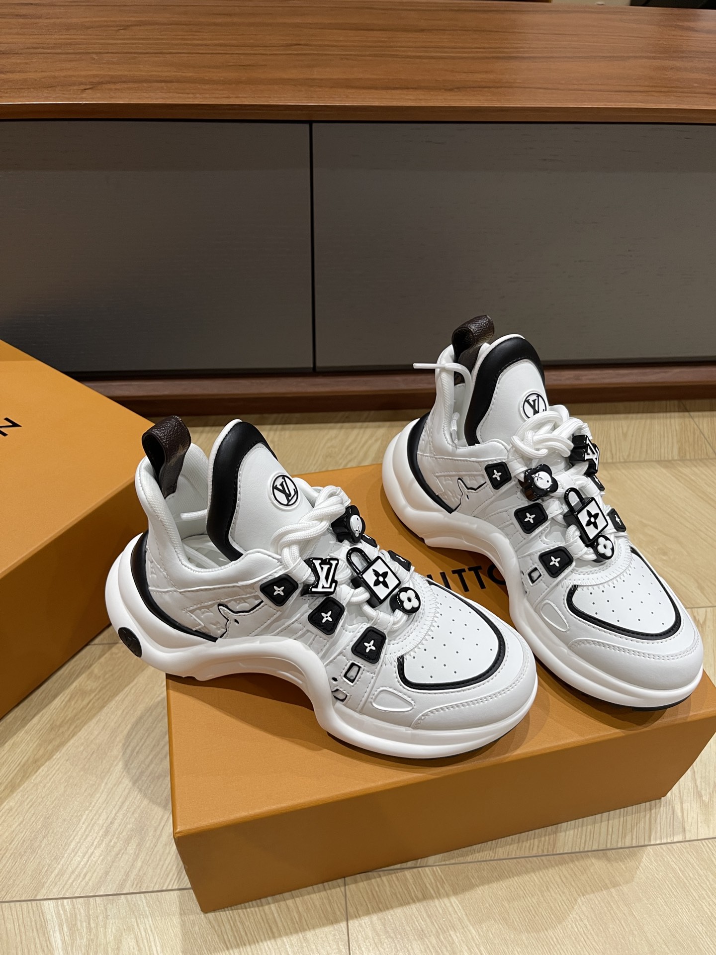 Louis Vuitton white black flower trainer sneakers for men and women