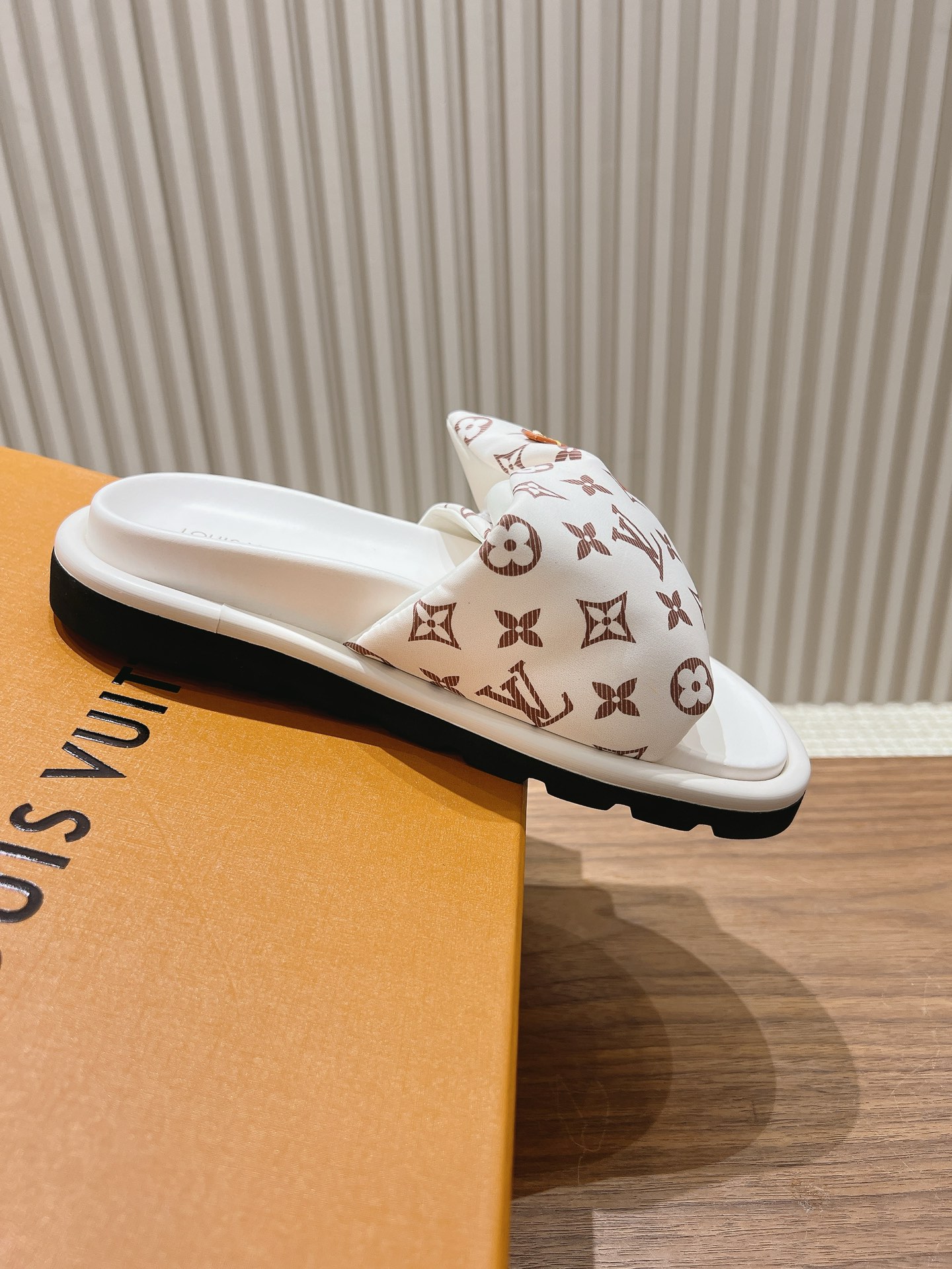 Louis Vuitton Women's Pool Slippers Flat Comfort Mules 'Beige'