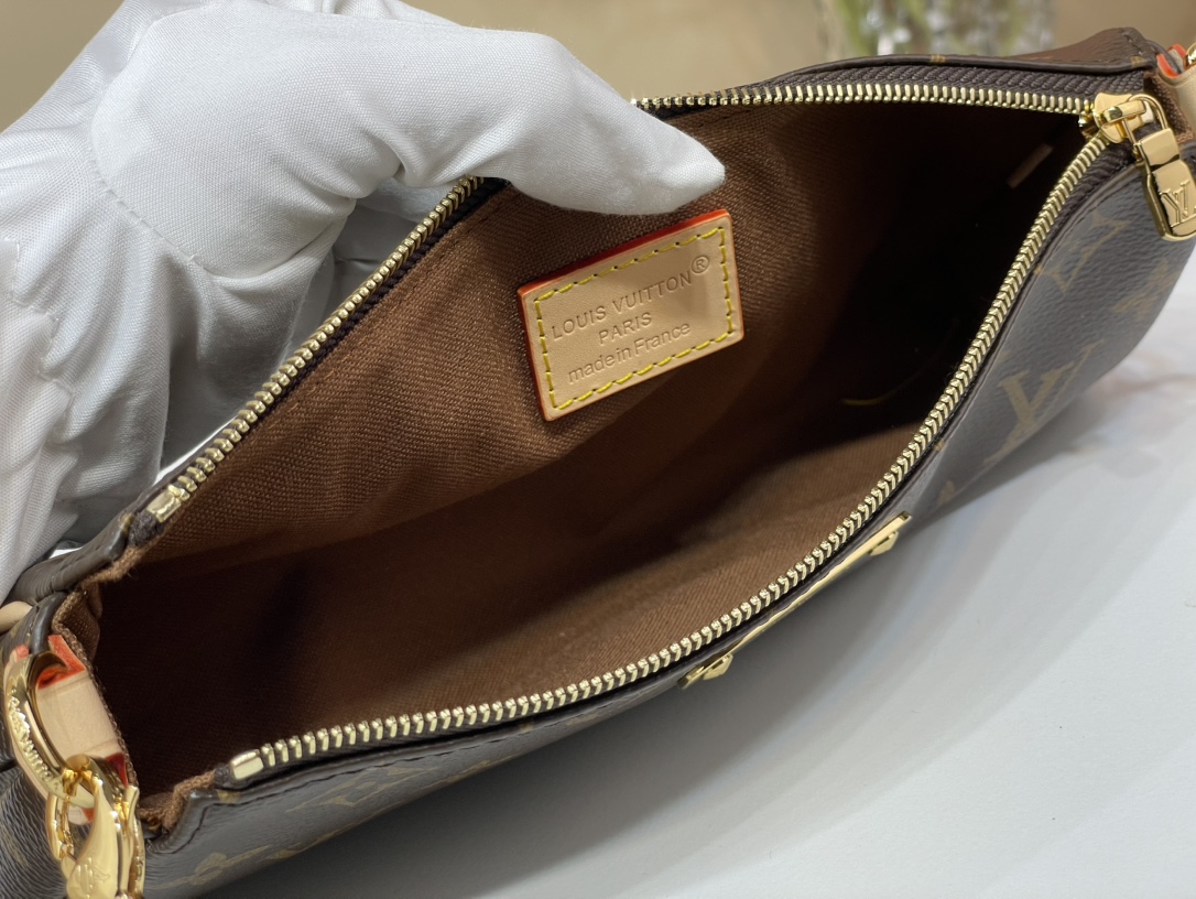 Louis Vuitton Women’s Shoulder Bag Louis Vuitton LV Monogram Canvas Eva Clutch