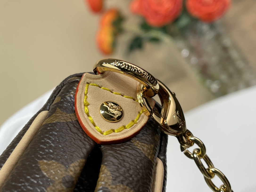 Louis Vuitton Women’s Shoulder Bag Louis Vuitton LV Monogram Canvas Eva Clutch