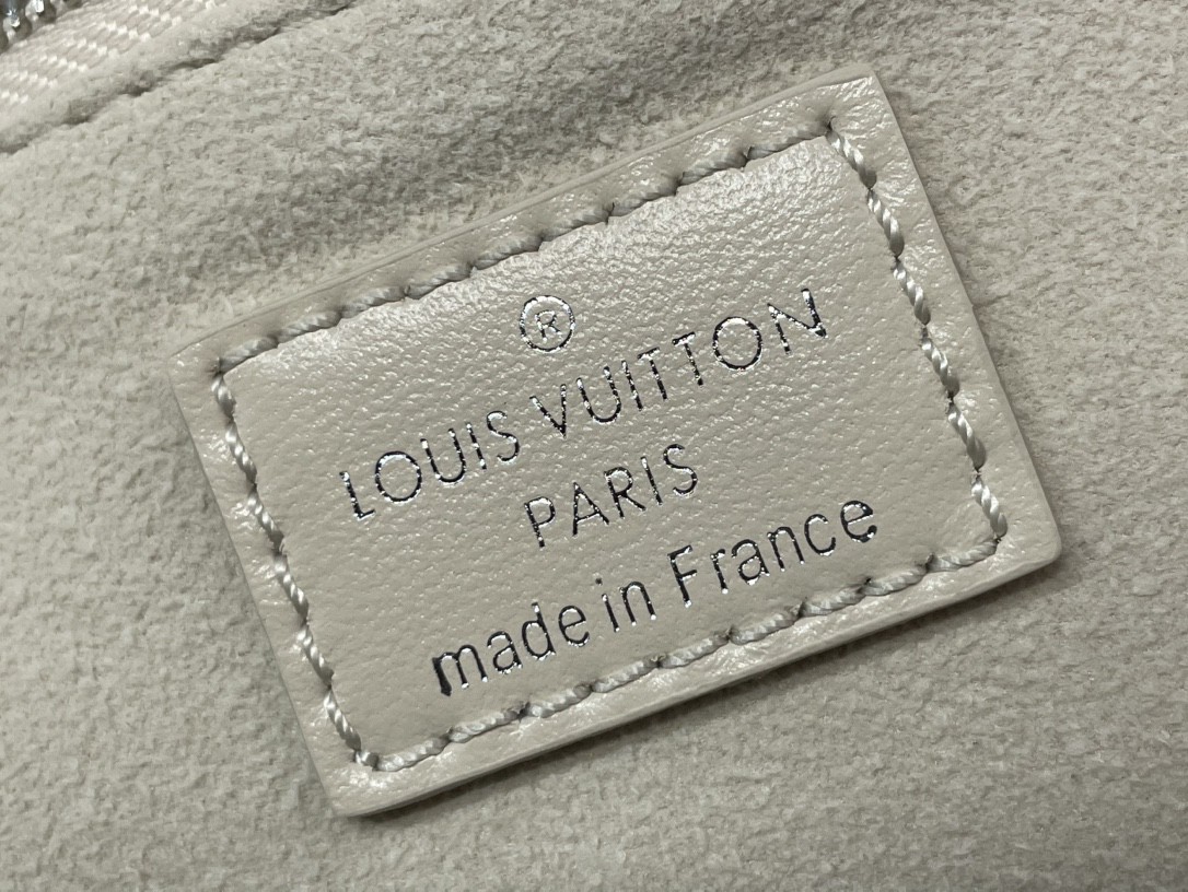 Louis VuittonLouis Vuitton M24861 CarryAll Cargo PM Bag White