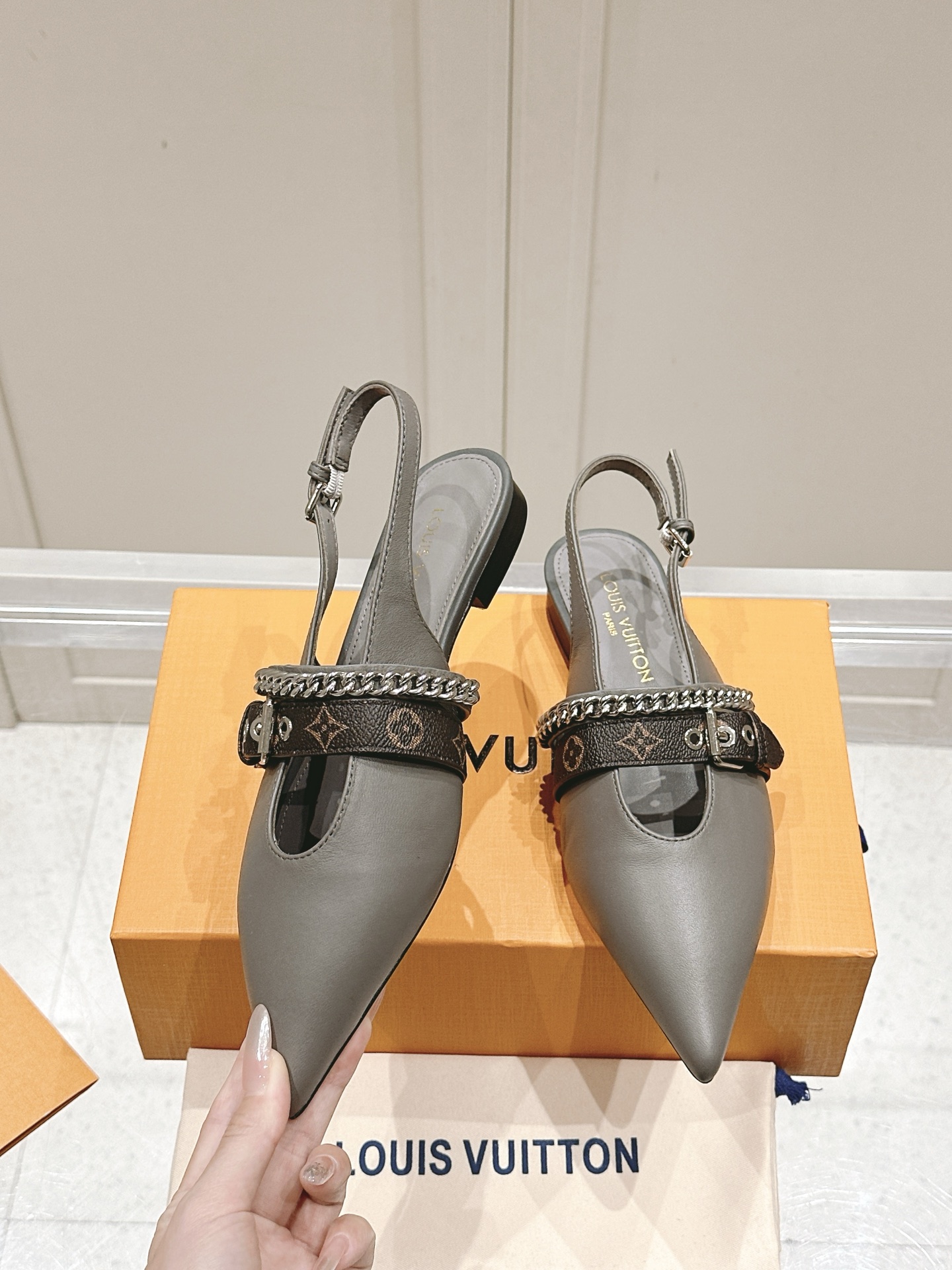 Louis VuittonVibe Slingback Flat Ballerina   Colors Grey