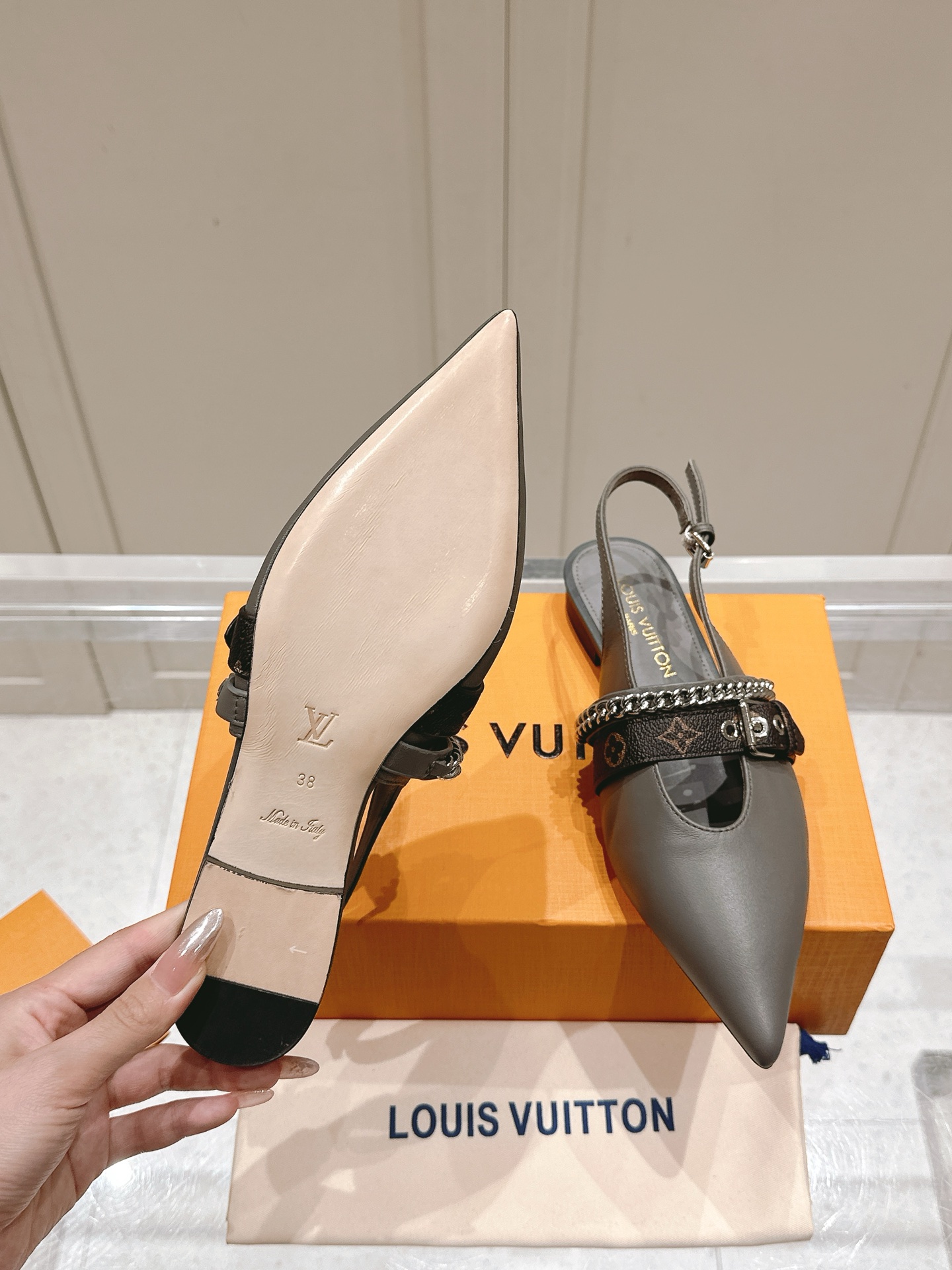 Louis VuittonVibe Slingback Flat Ballerina   Colors Grey