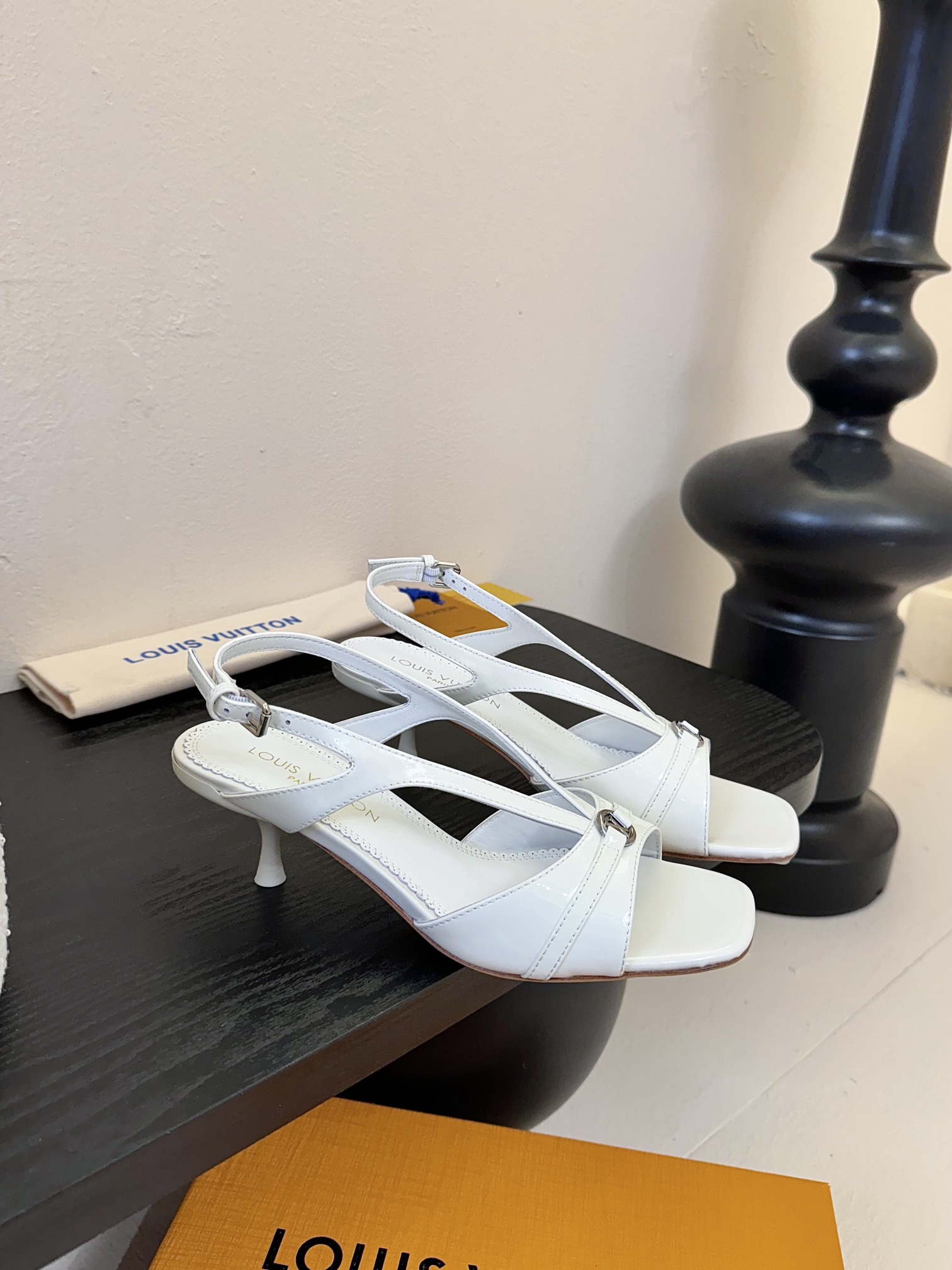 Louis VuittonWomen - Shoes Sandals and Espadrilles 6AM Sandal white