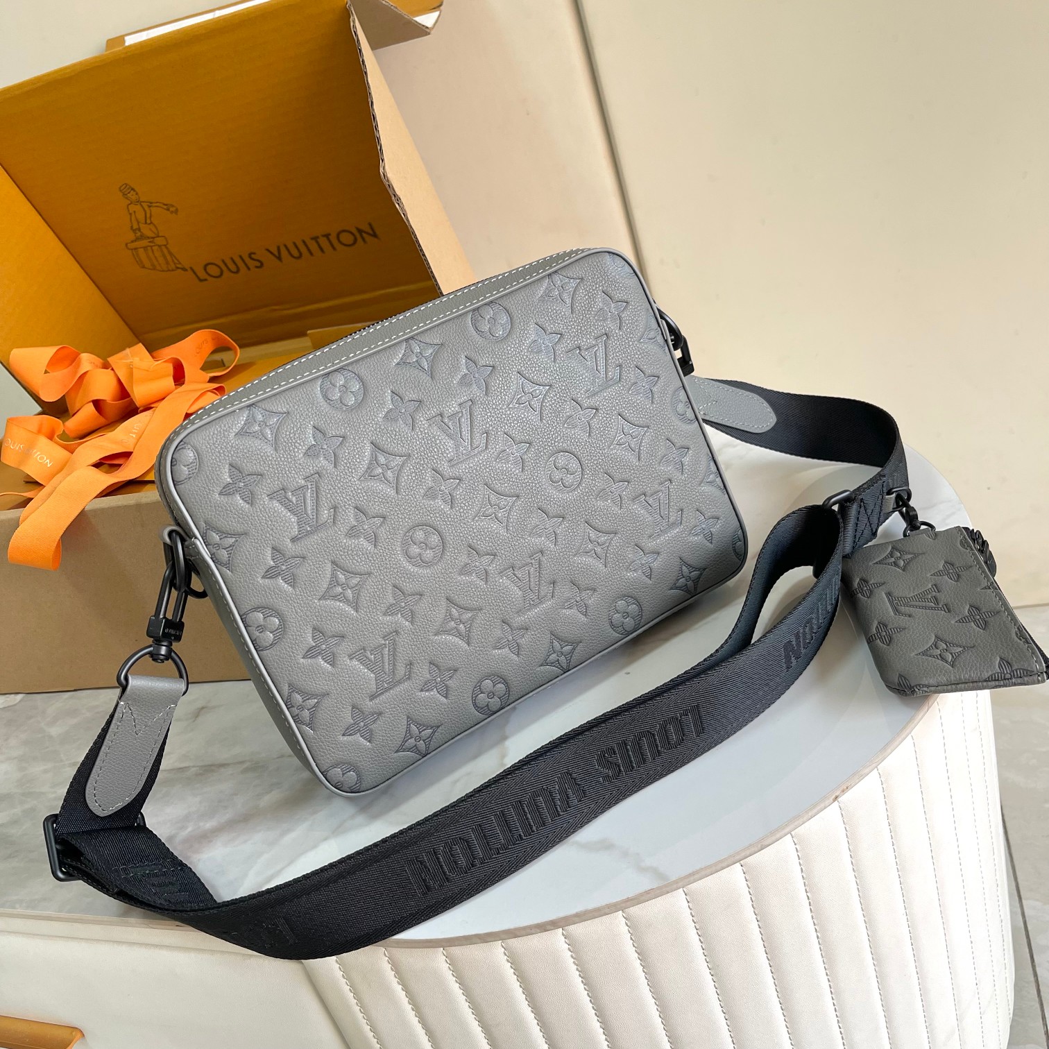 Luis Vuitton Bolso Hombre Piel Vacuno Presbicia 25*14cm Gris