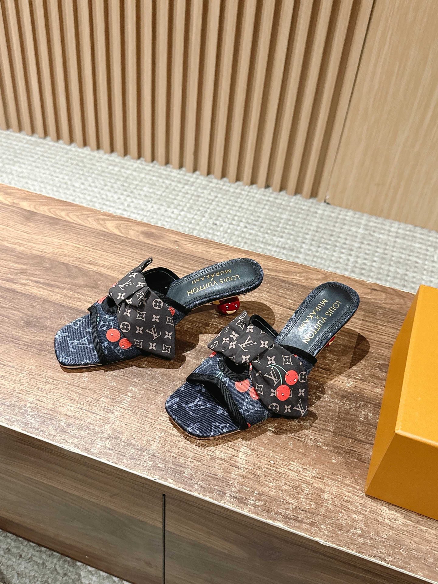 LV CHERRY HIGH HEELS 25S IN BLACK CALFSKIN WITH BOW STYLE 12