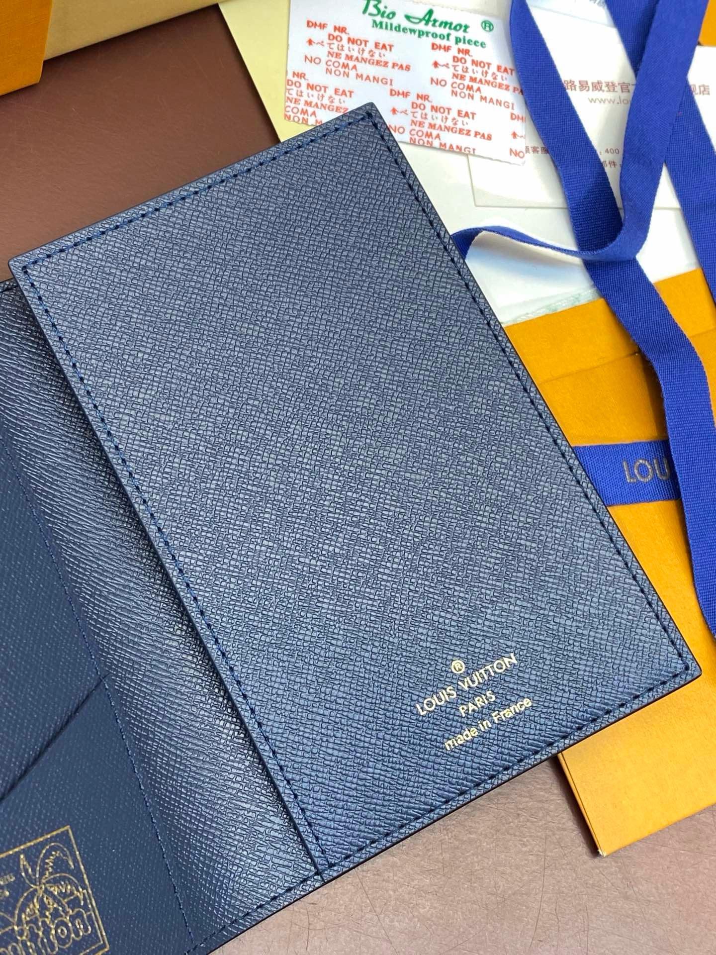 LV Louis Vuitton Passport Case Passport Wallet Wallet