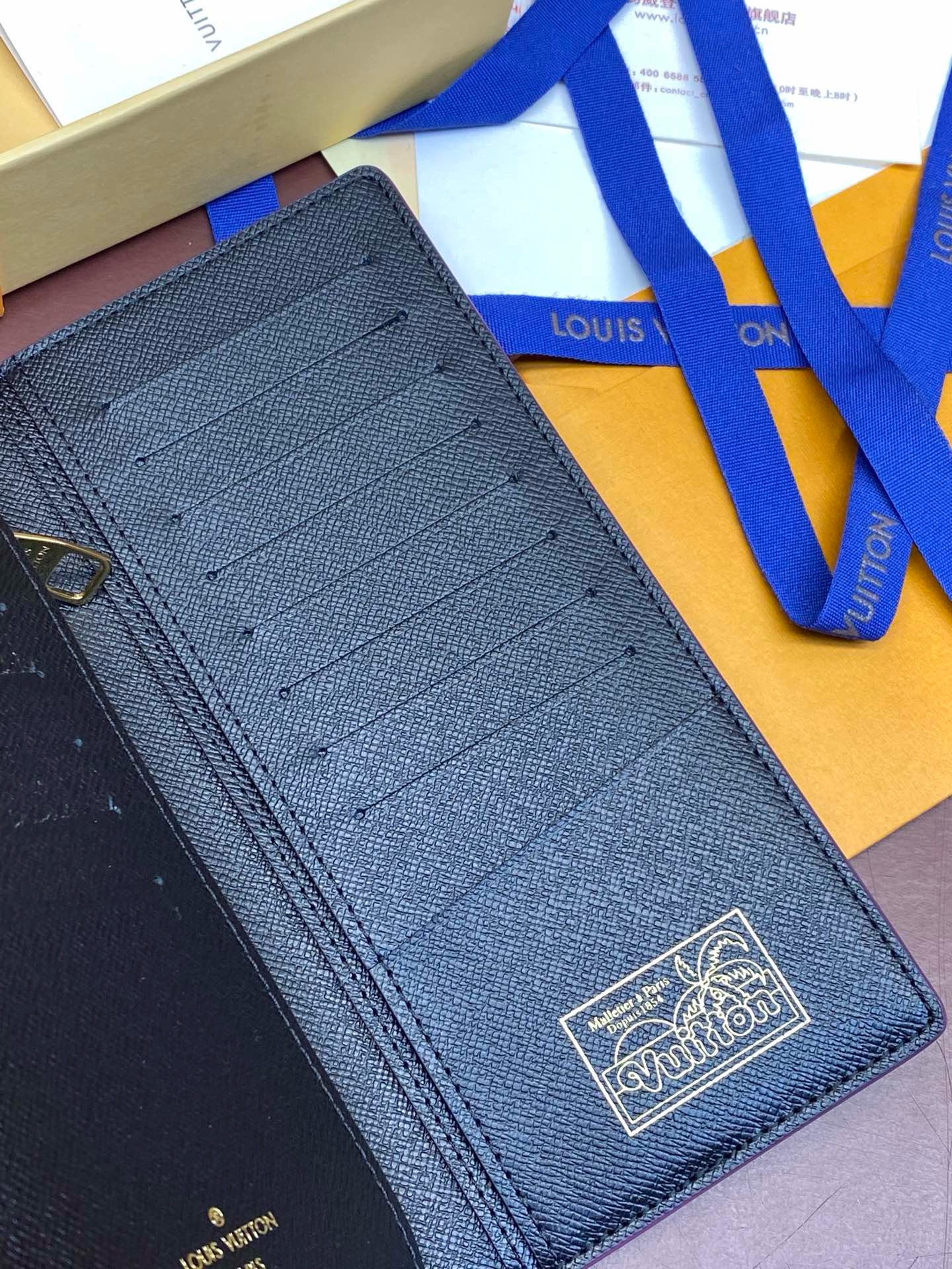 LV Men’s Small Wallet Pocket Organizer M83556