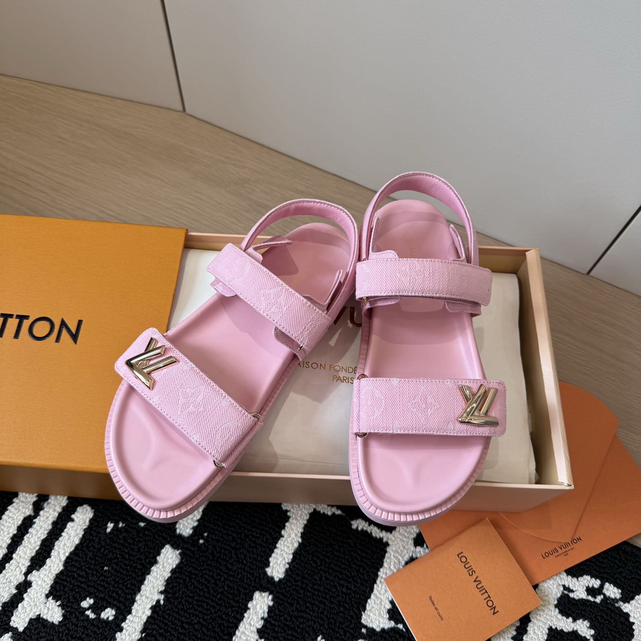 LV SANDALS 25S IN LIGHT PINK DENIM AND CALFSKIN WITH