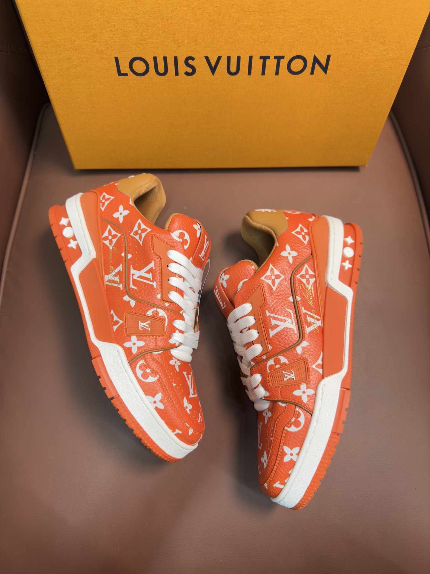 Lv trainer leather low trainers Louis Vuitton Orange