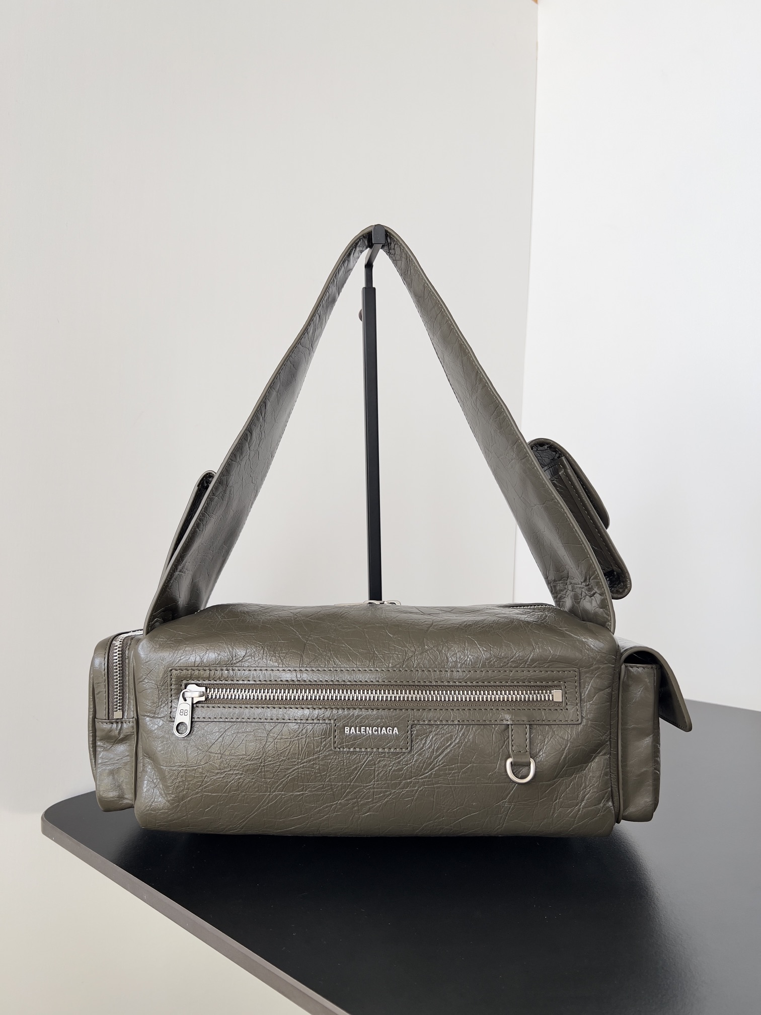 Medium (12¼"-15" width) Balenciaga Handbags -