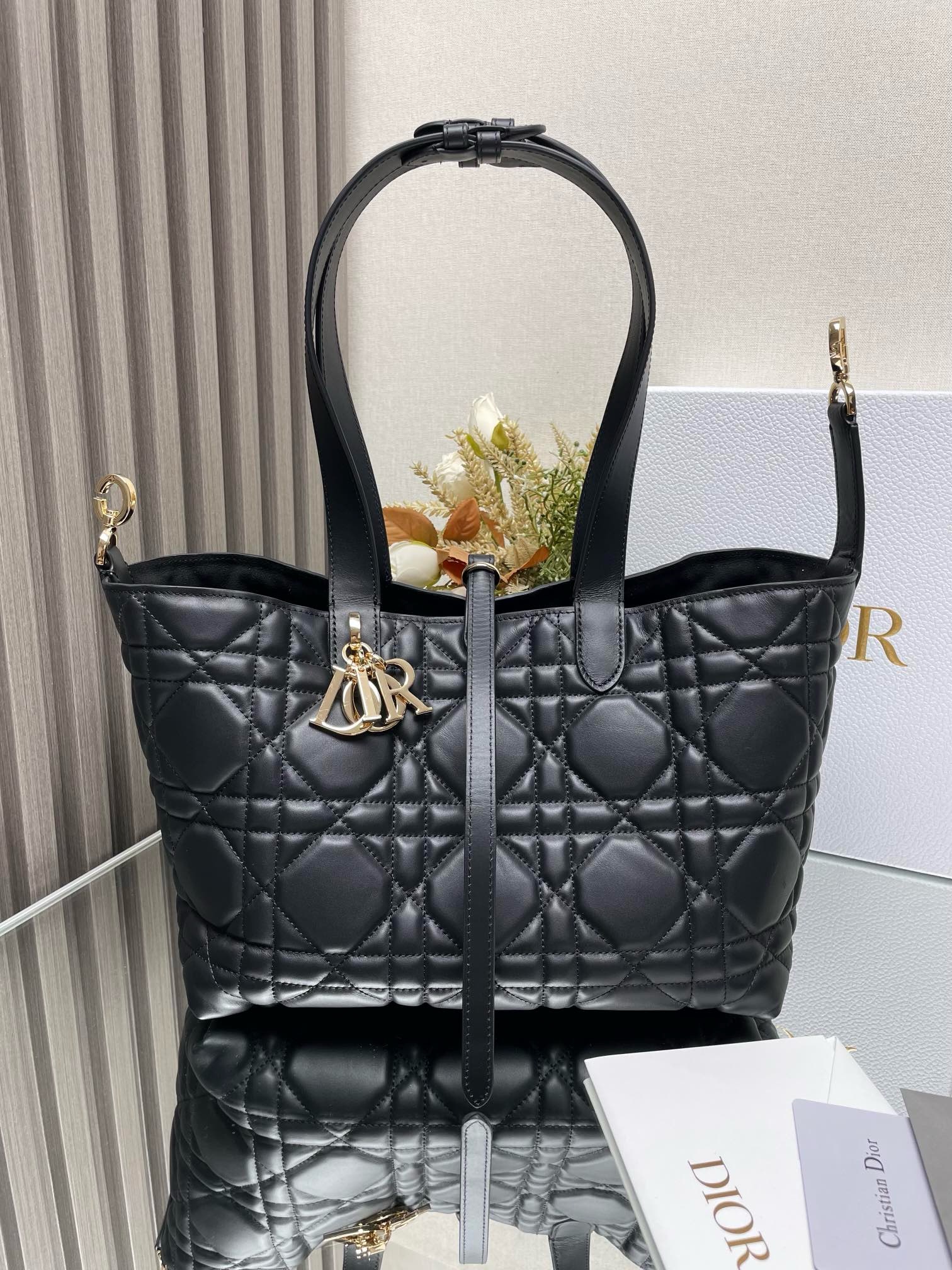Medium Dior Toujours Bag Black Macrocannage Crinkled Calfskin | DIOR