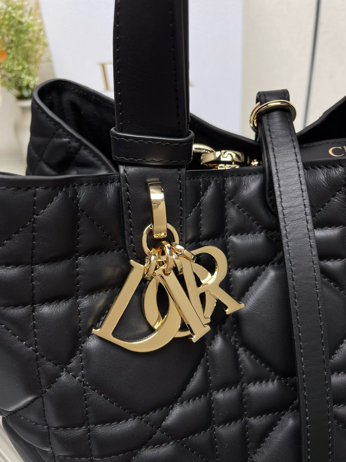 Medium Dior Toujours Bag Black Macrocannage Crinkled Calfskin | DIOR