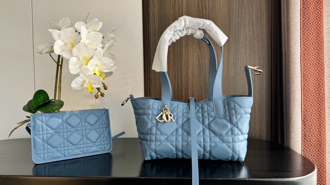 Medium Dior Toujours Bag Stone Blue Macrocannage Calfskin | DIOR