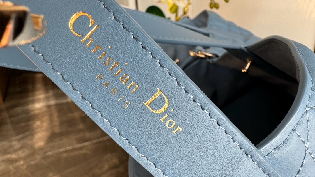 Medium Dior Toujours Bag Stone Blue Macrocannage Calfskin | DIOR