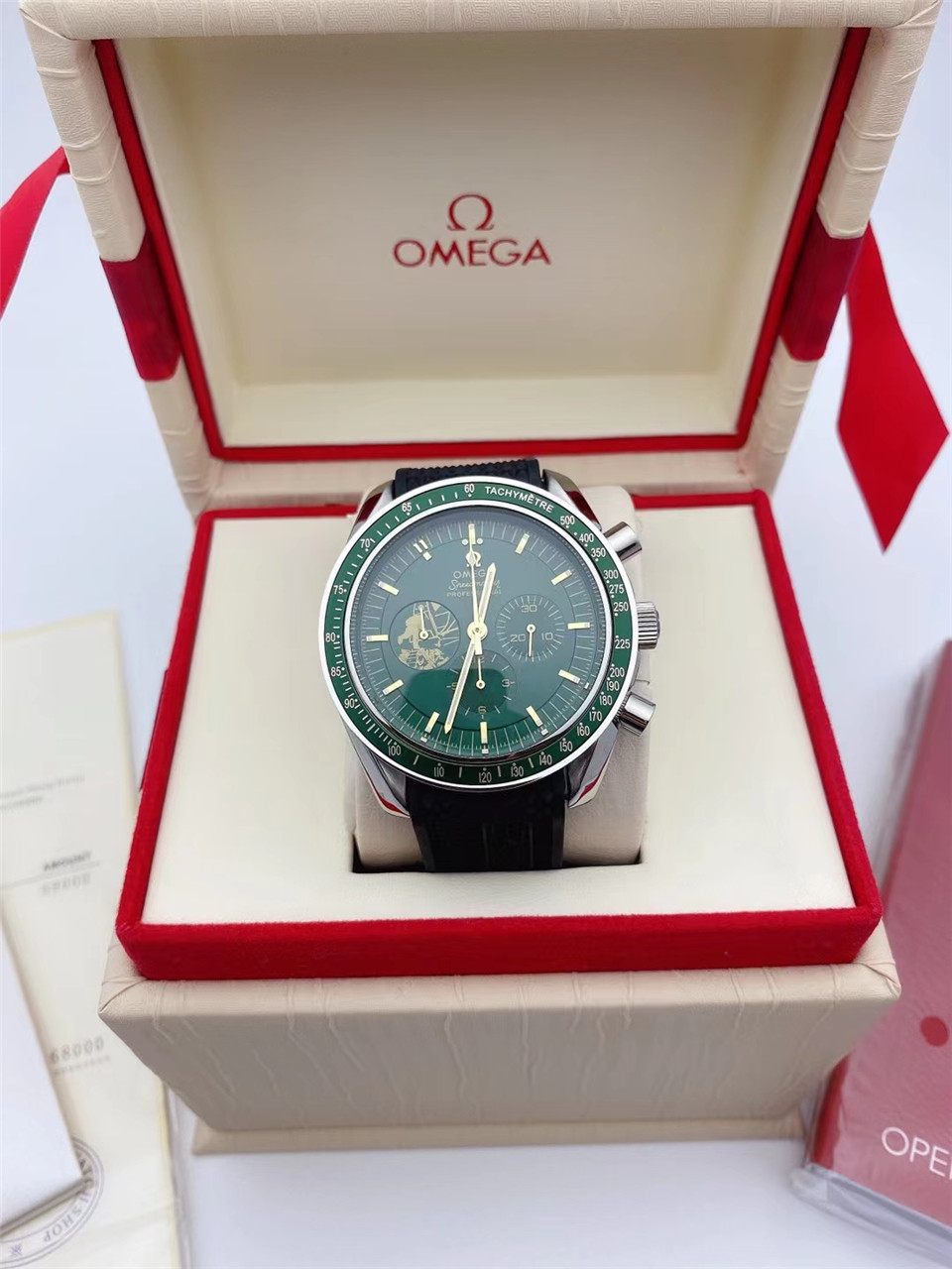 Men’s Moonphase Watch Style Chronograph: Green Dial Stopwatch, Steel Case, Leather Strap – Timekeeping Precision
