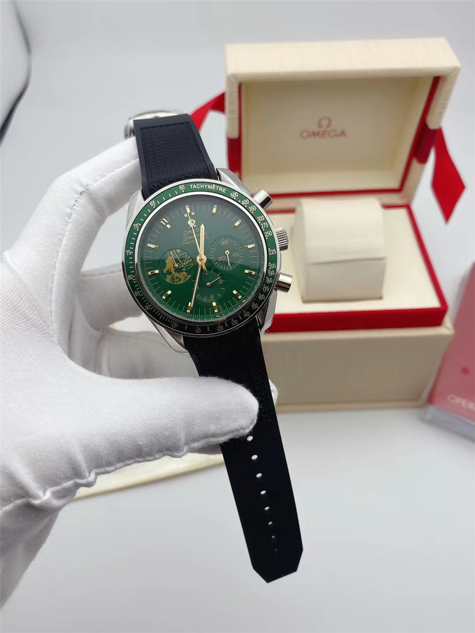 Men’s Moonphase Watch Style Chronograph: Green Dial Stopwatch, Steel Case, Leather Strap – Timekeeping Precision