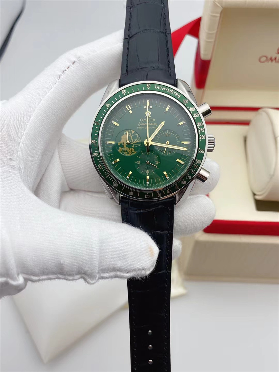 Men’s Moonphase Watch Style Chronograph: Green Dial Stopwatch, Steel Case, Leather Strap – Timekeeping Precision