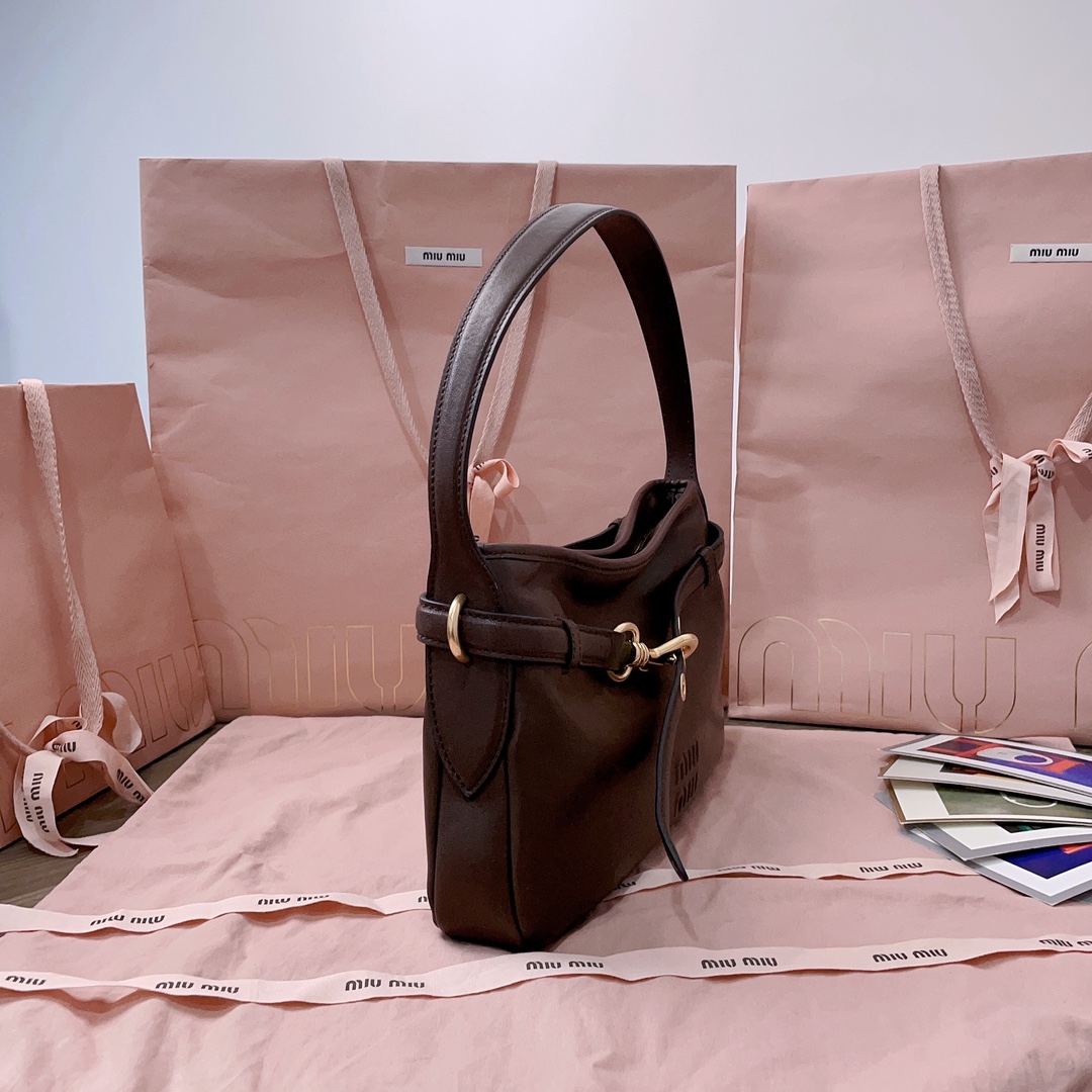 Miu Miu Aventure Shoulder Bag | Brown |