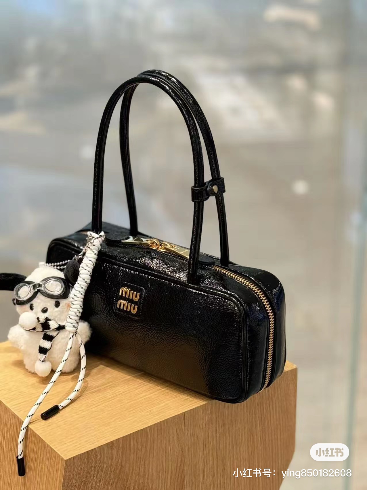 Miu Miu Beau Naplak Patent Shoulder Bag in Black