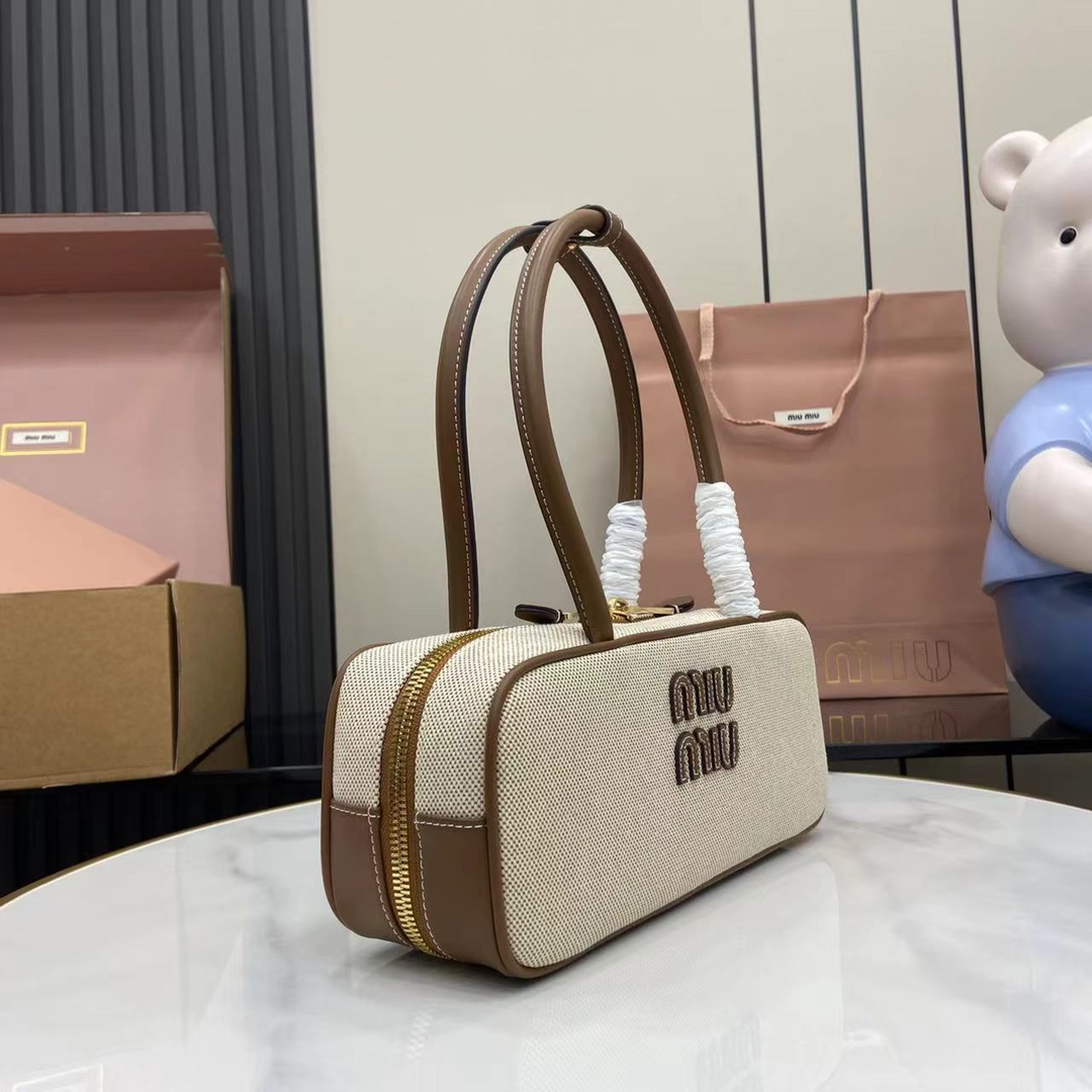 Miu Miu Beau Zipped Tote Bag in Natural